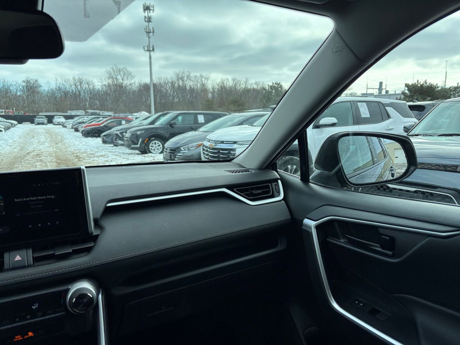 Thumbnail: 2025 Toyota RAV4 - 34