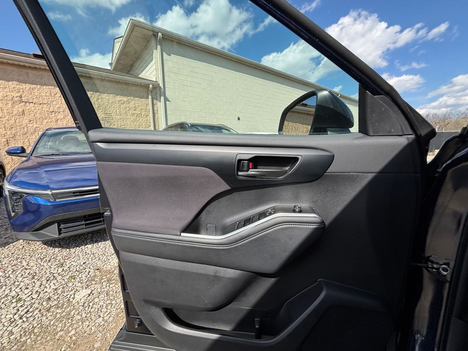 Thumbnail: 2025 Toyota Highlander - 18