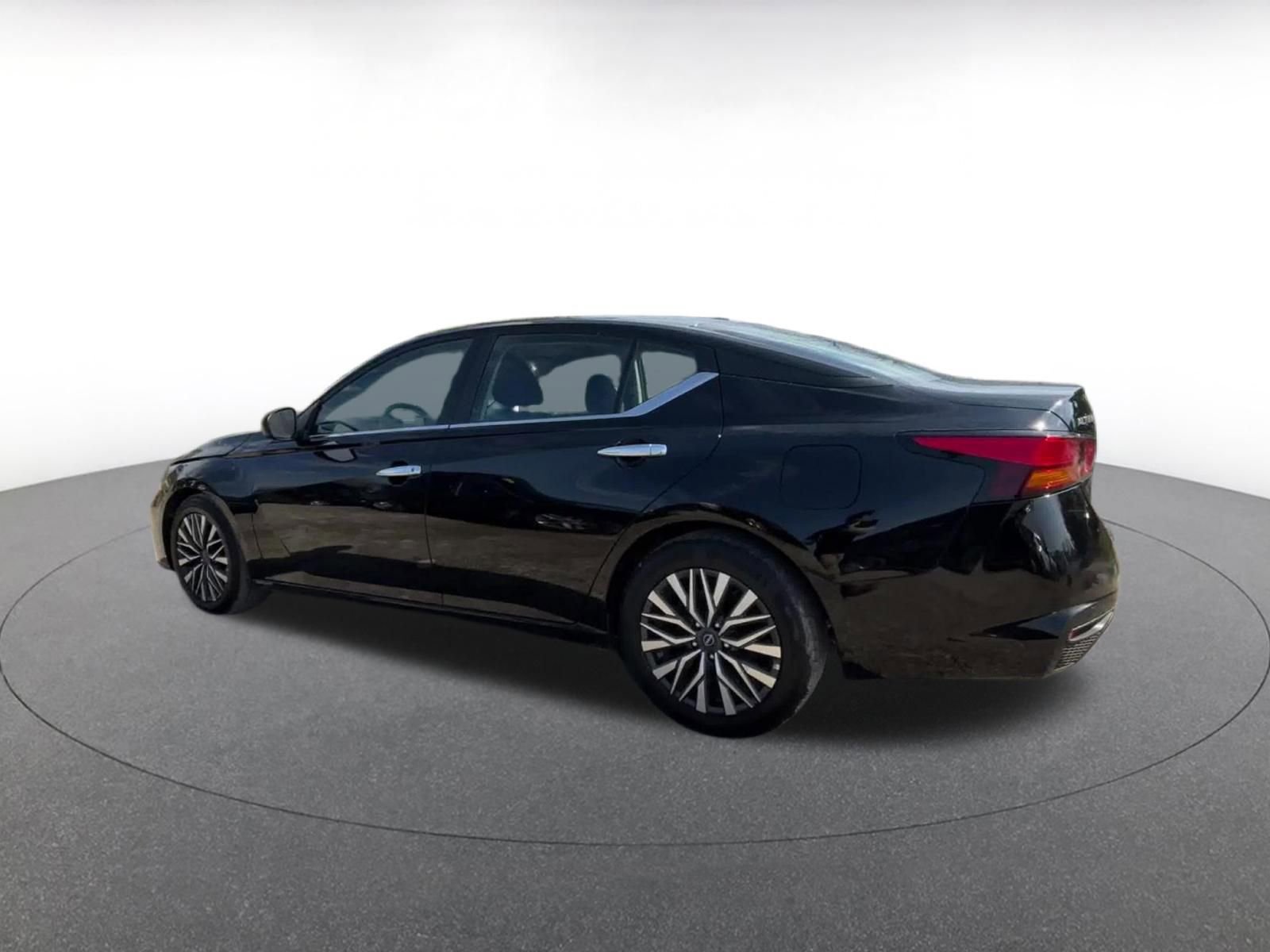 Thumbnail: 2025 Nissan Altima - 10