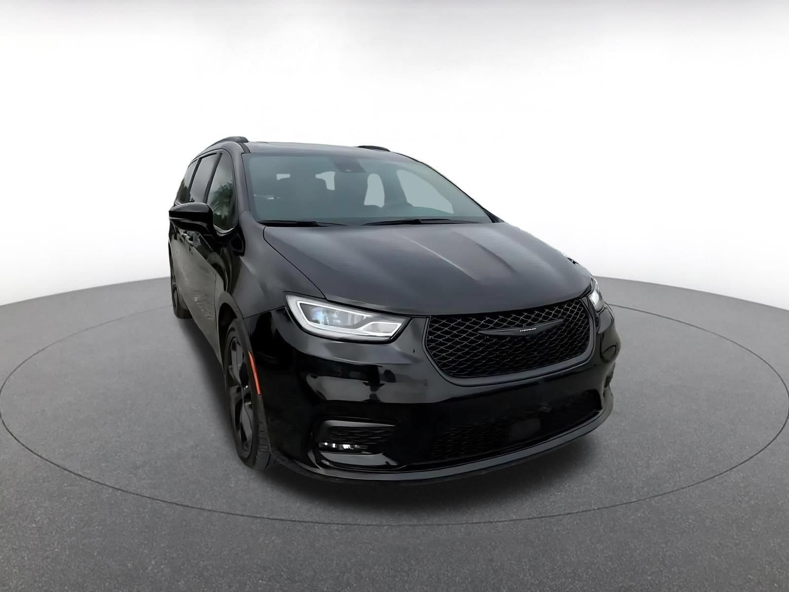 Thumbnail: 2025 Chrysler Pacifica - 3