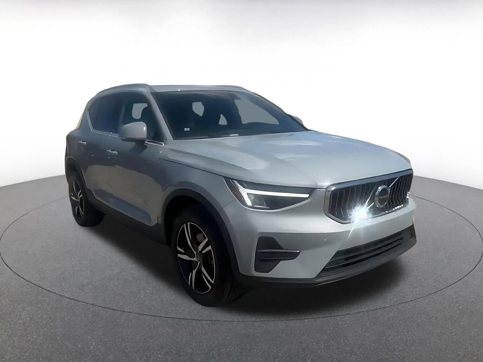 Thumbnail: 2024 Volvo XC40 - 3