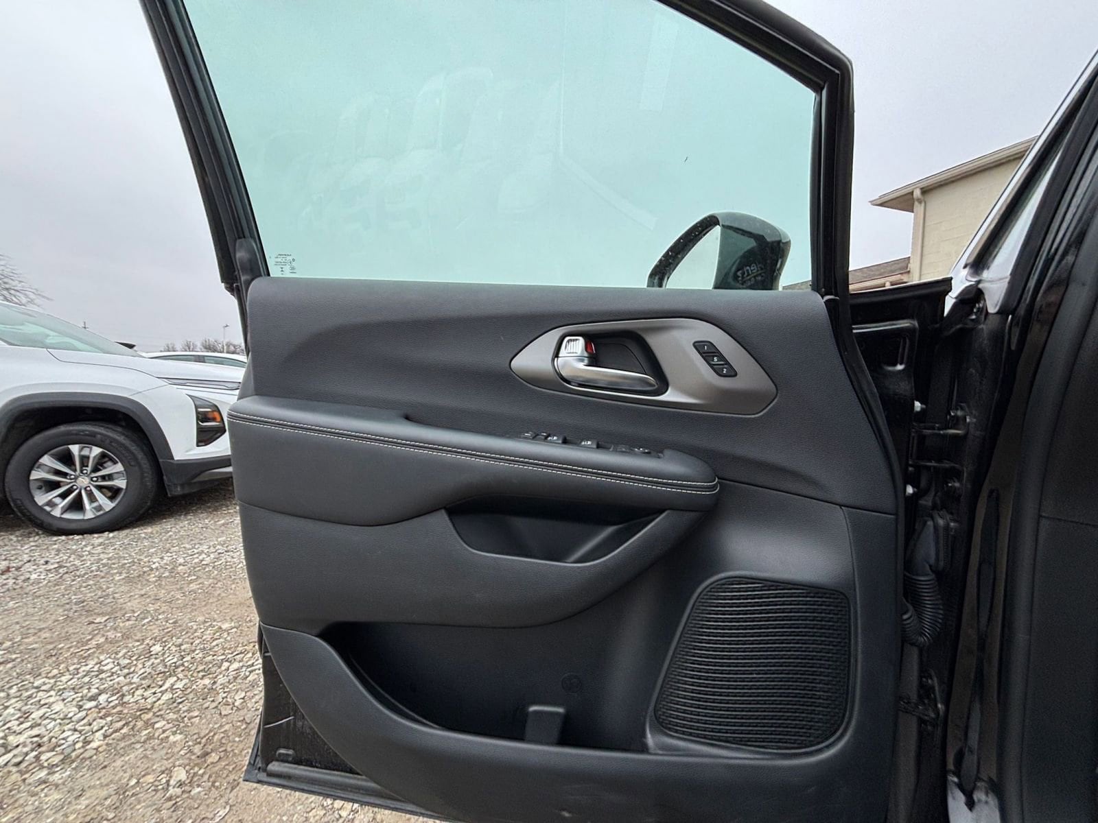 Thumbnail: 2025 Chrysler Pacifica - 18