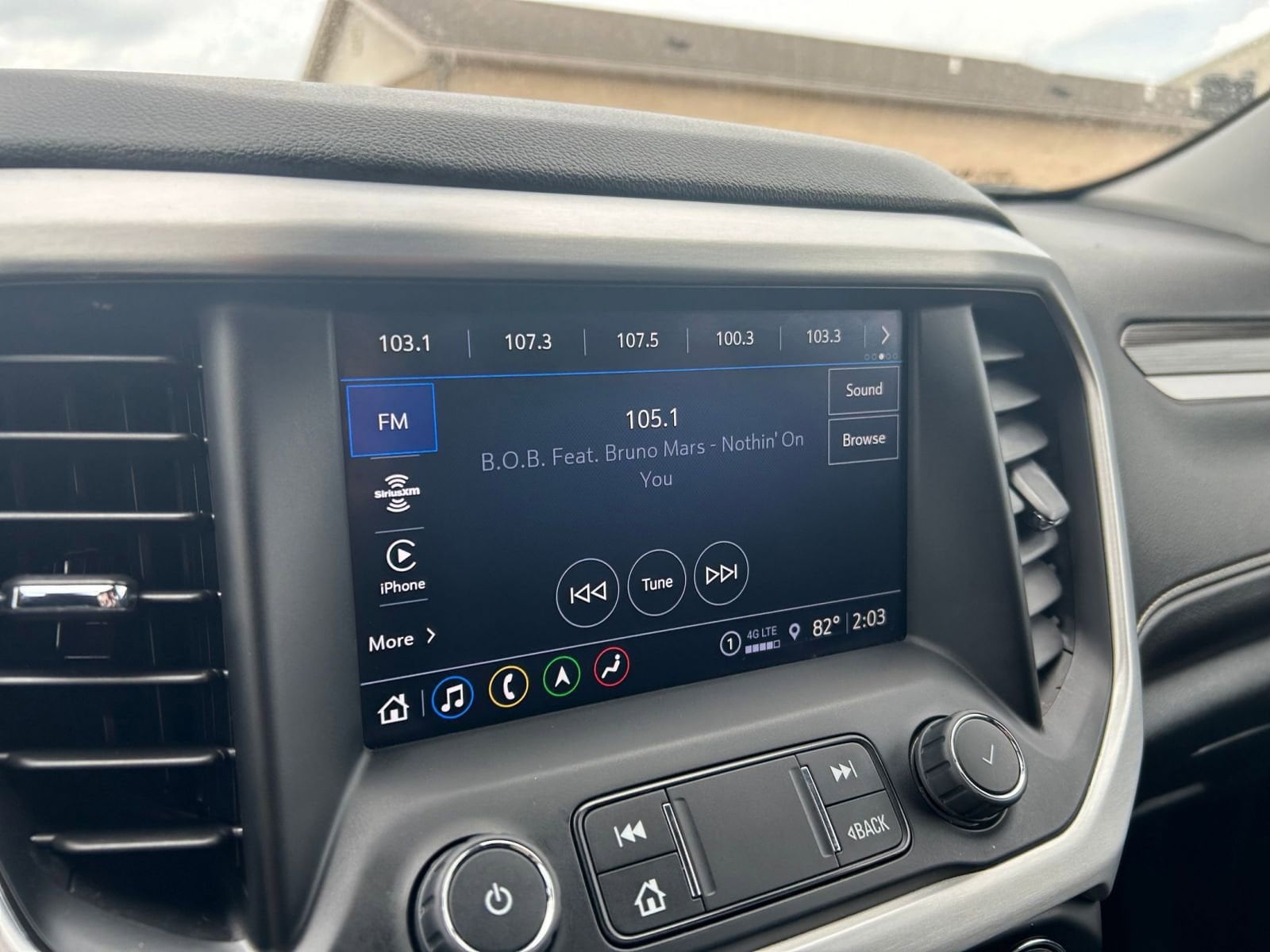 2023 GMC Acadia SLT 27