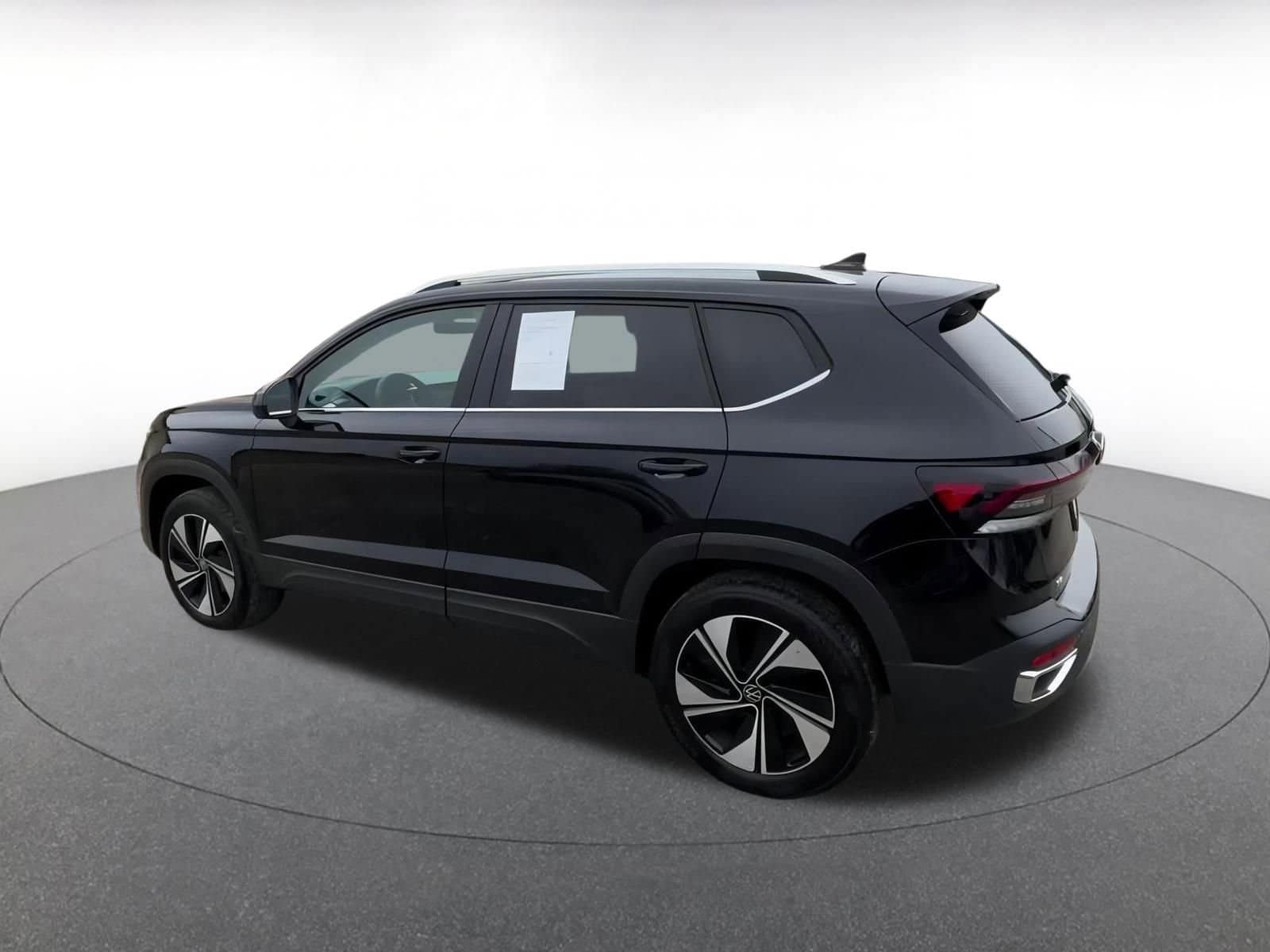 Thumbnail: 2025 Volkswagen Taos - 10