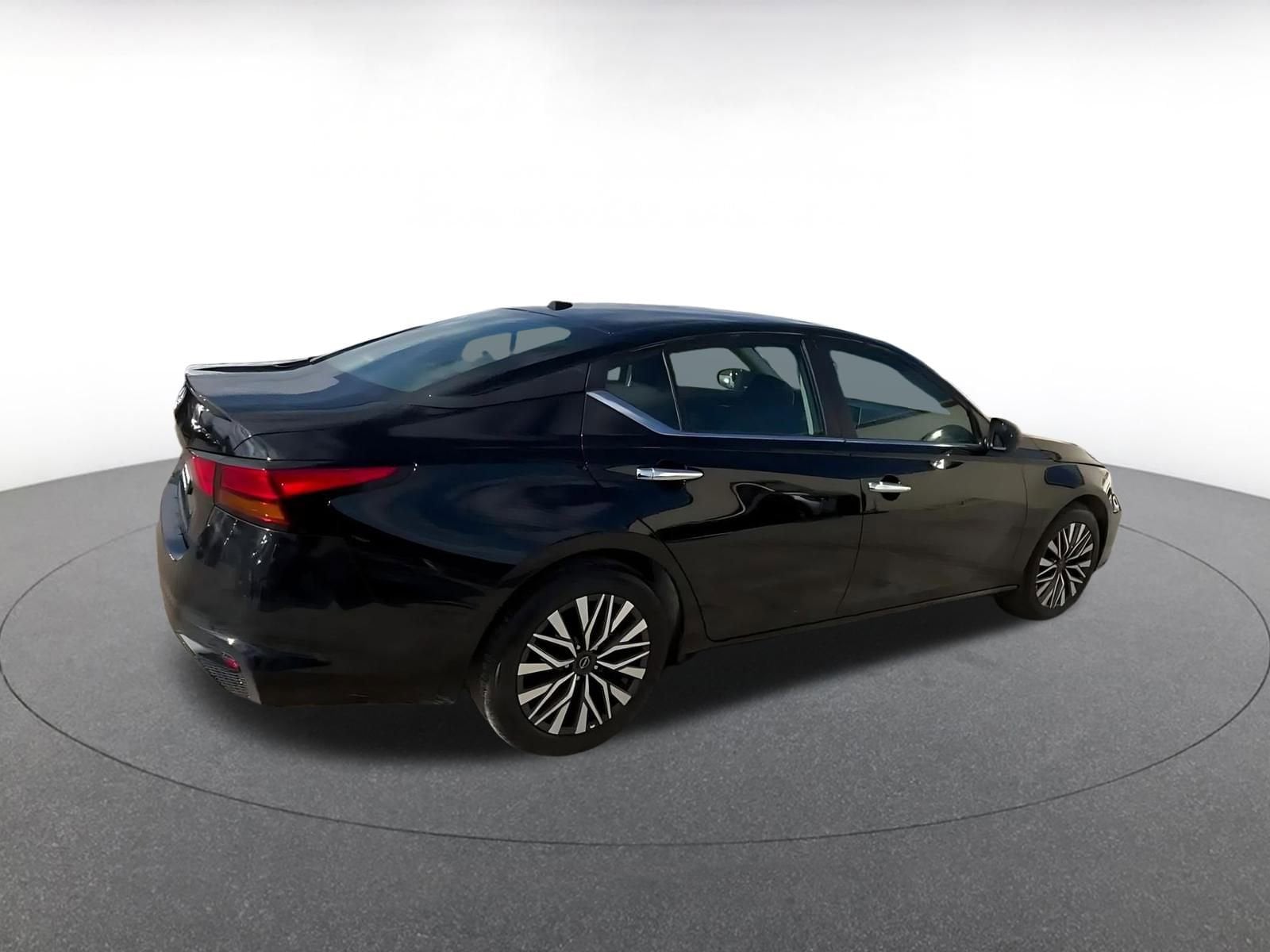 Thumbnail: 2025 Nissan Altima - 15