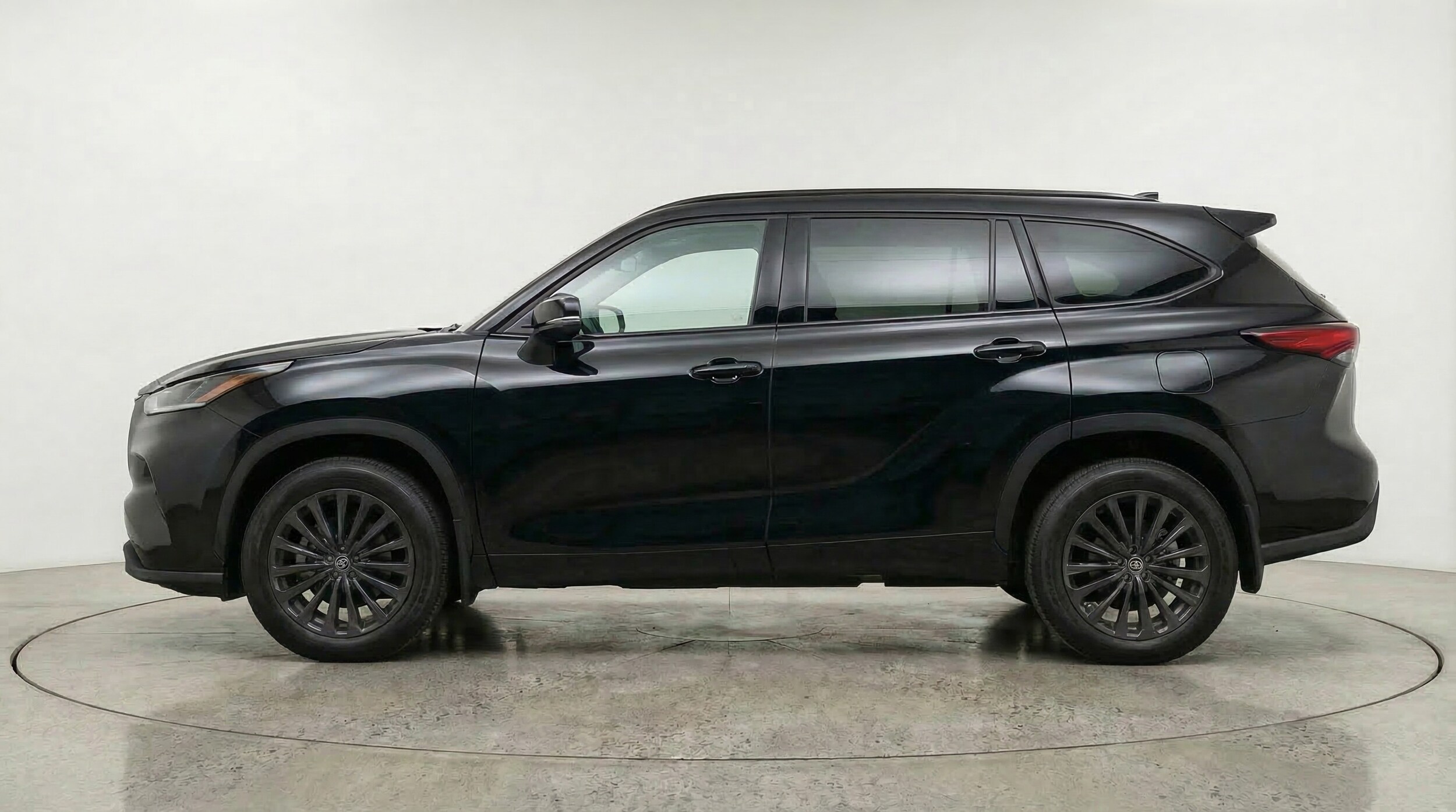 Thumbnail: 2025 Toyota Highlander - 4