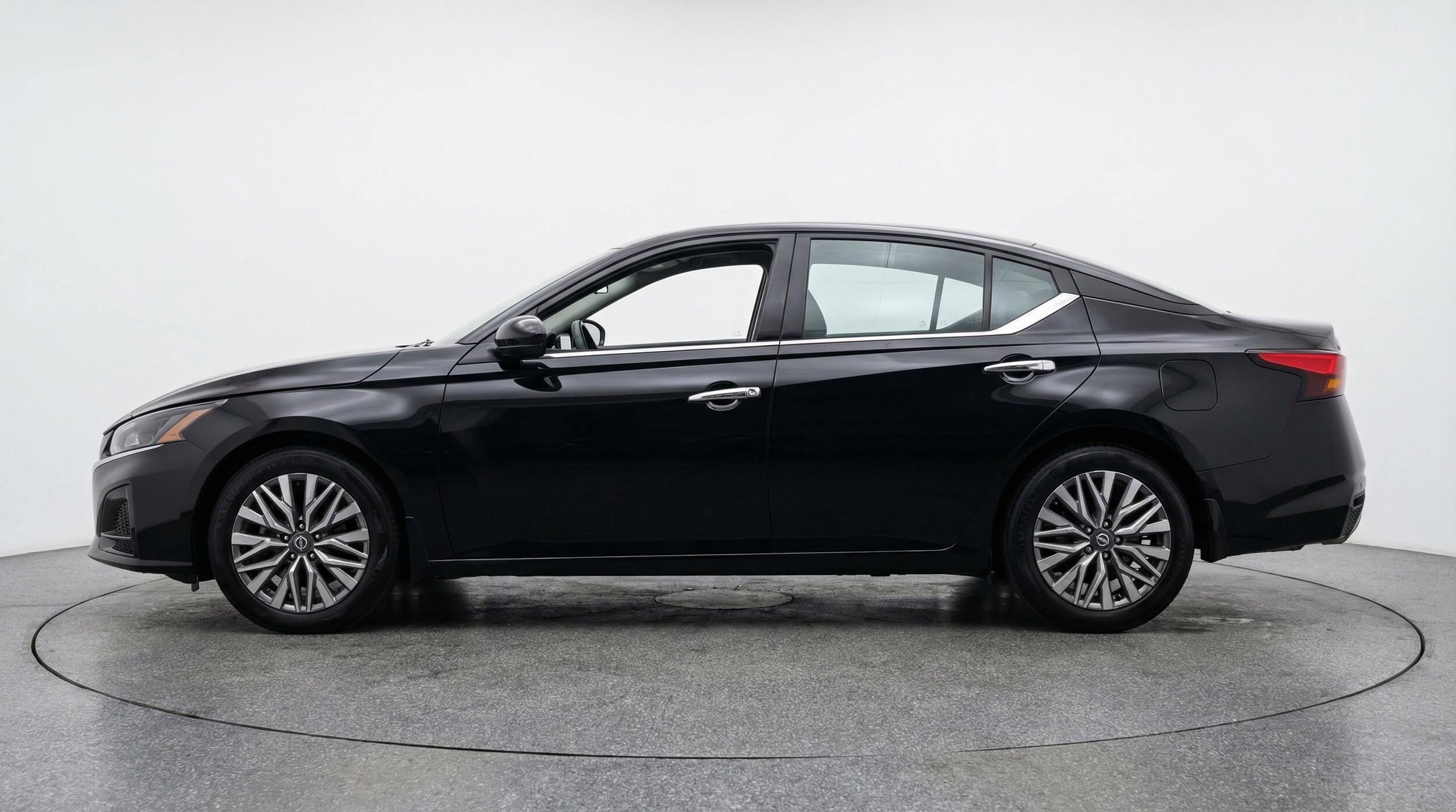 Thumbnail: 2025 Nissan Altima - 4