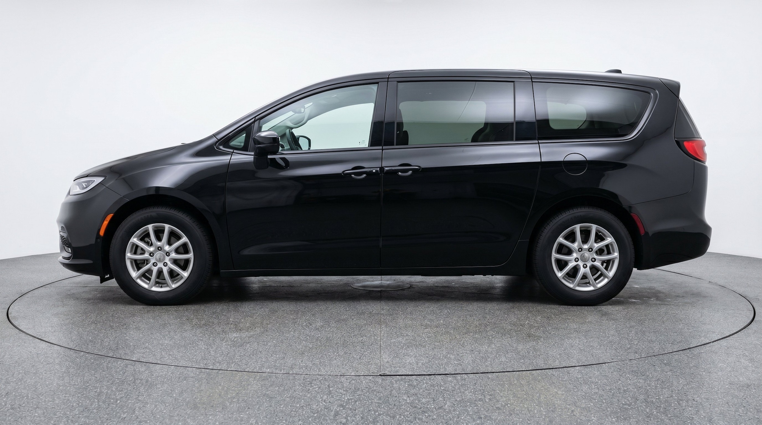 Thumbnail: 2024 Chrysler Voyager - 5