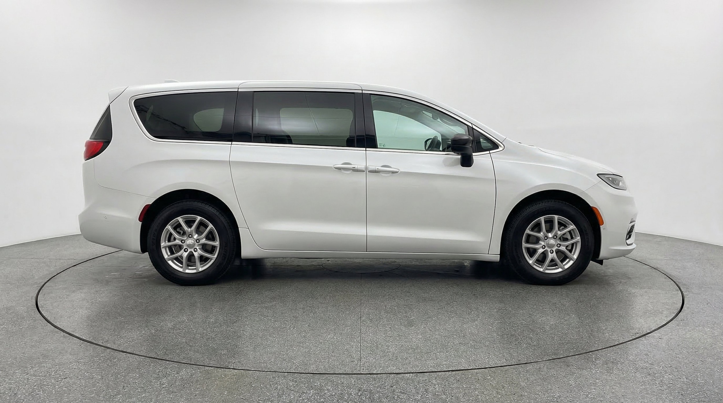 Thumbnail: 2024 Chrysler Voyager - 10