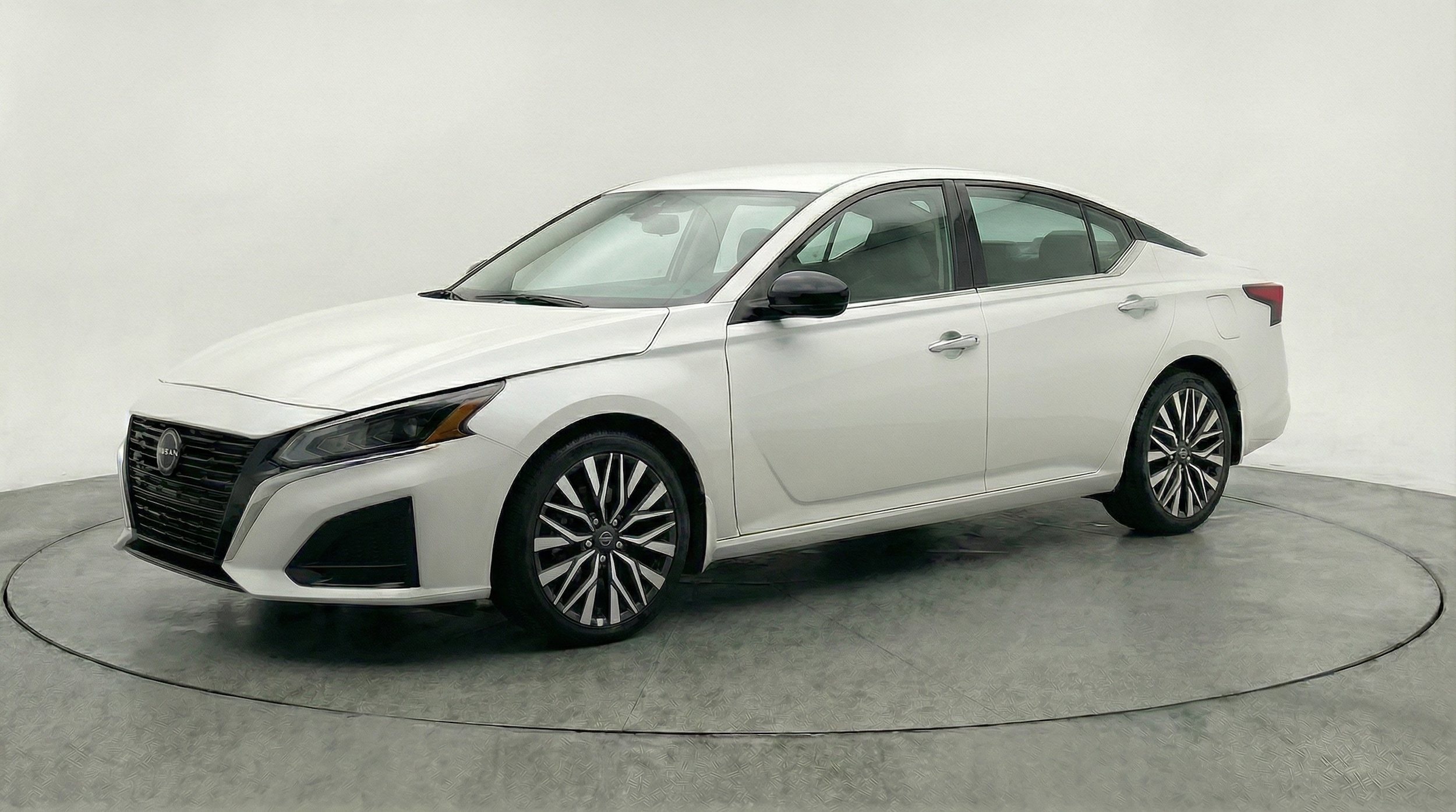 Thumbnail: 2025 Nissan Altima - 3