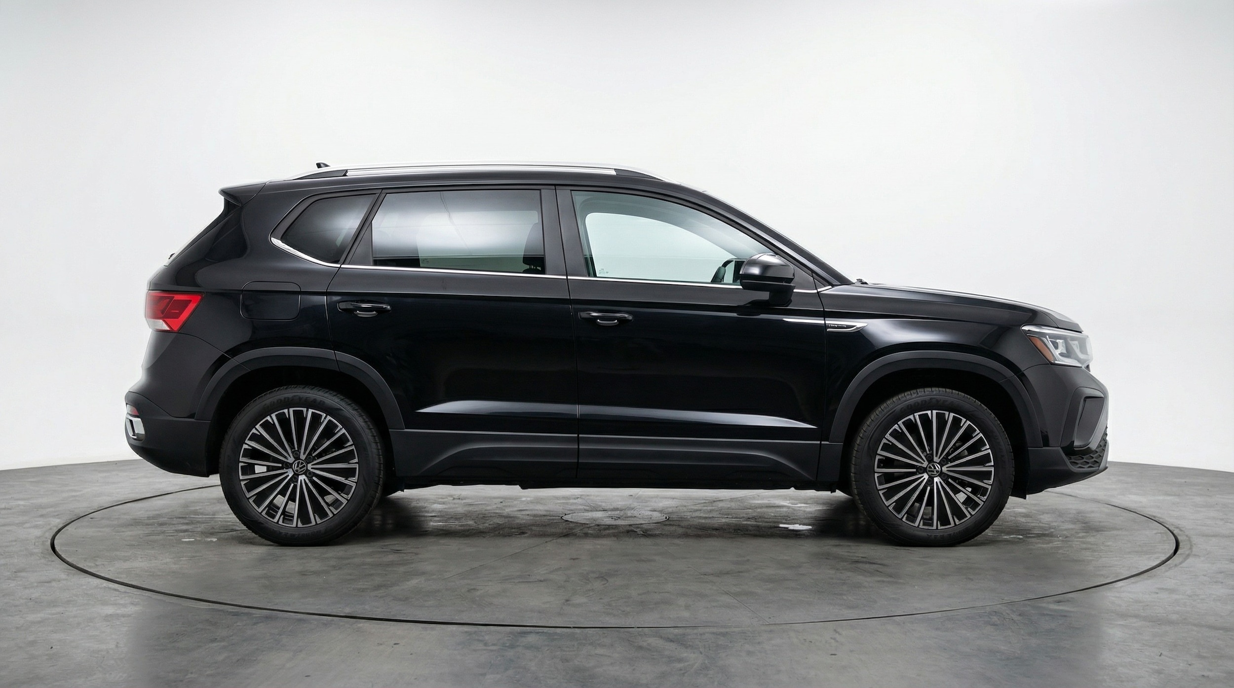 Thumbnail: 2025 Volkswagen Taos - 8
