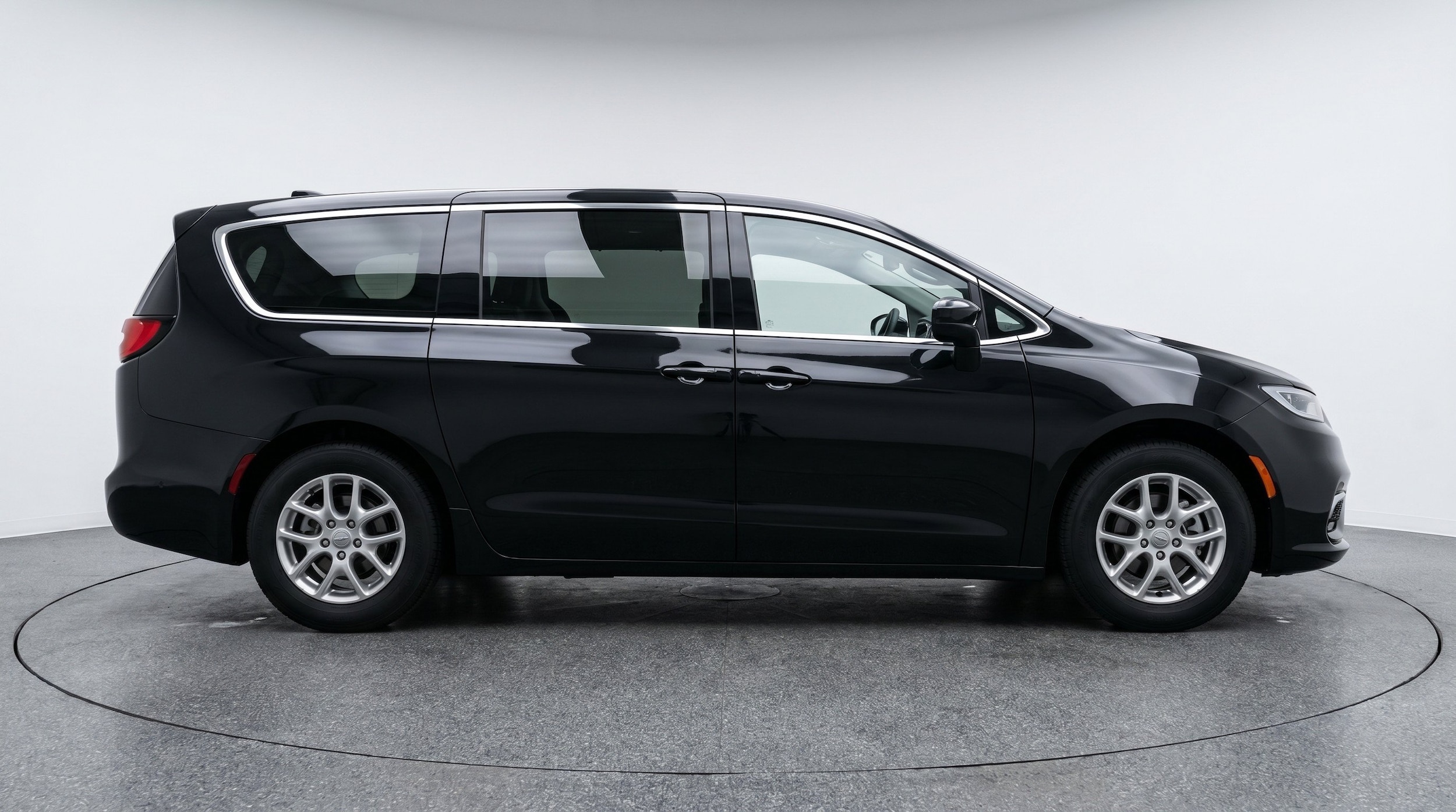 Thumbnail: 2024 Chrysler Voyager - 11