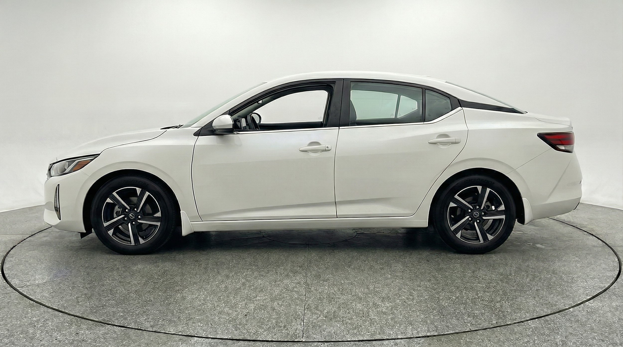 Thumbnail: 2025 Nissan Sentra - 4