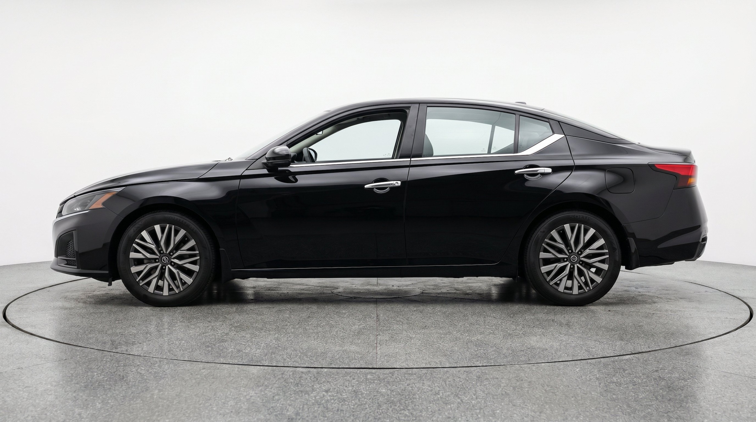 Thumbnail: 2025 Nissan Altima - 5