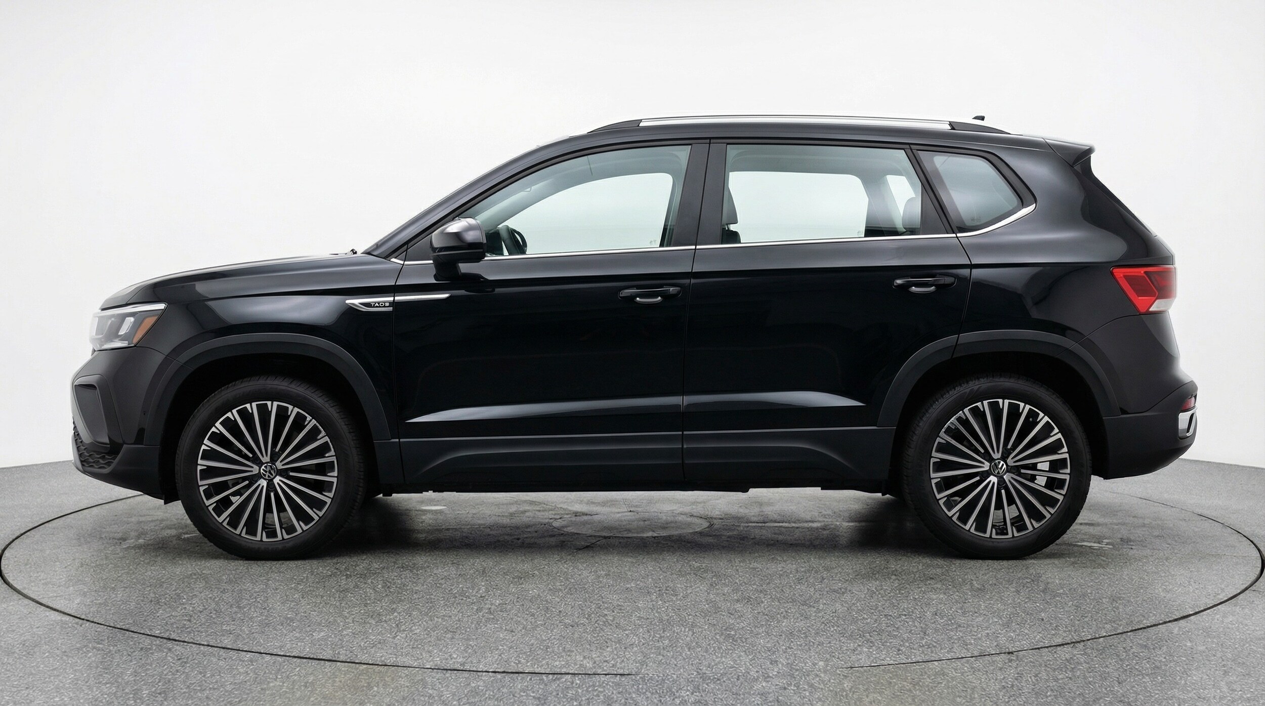 Thumbnail: 2025 Volkswagen Taos - 4