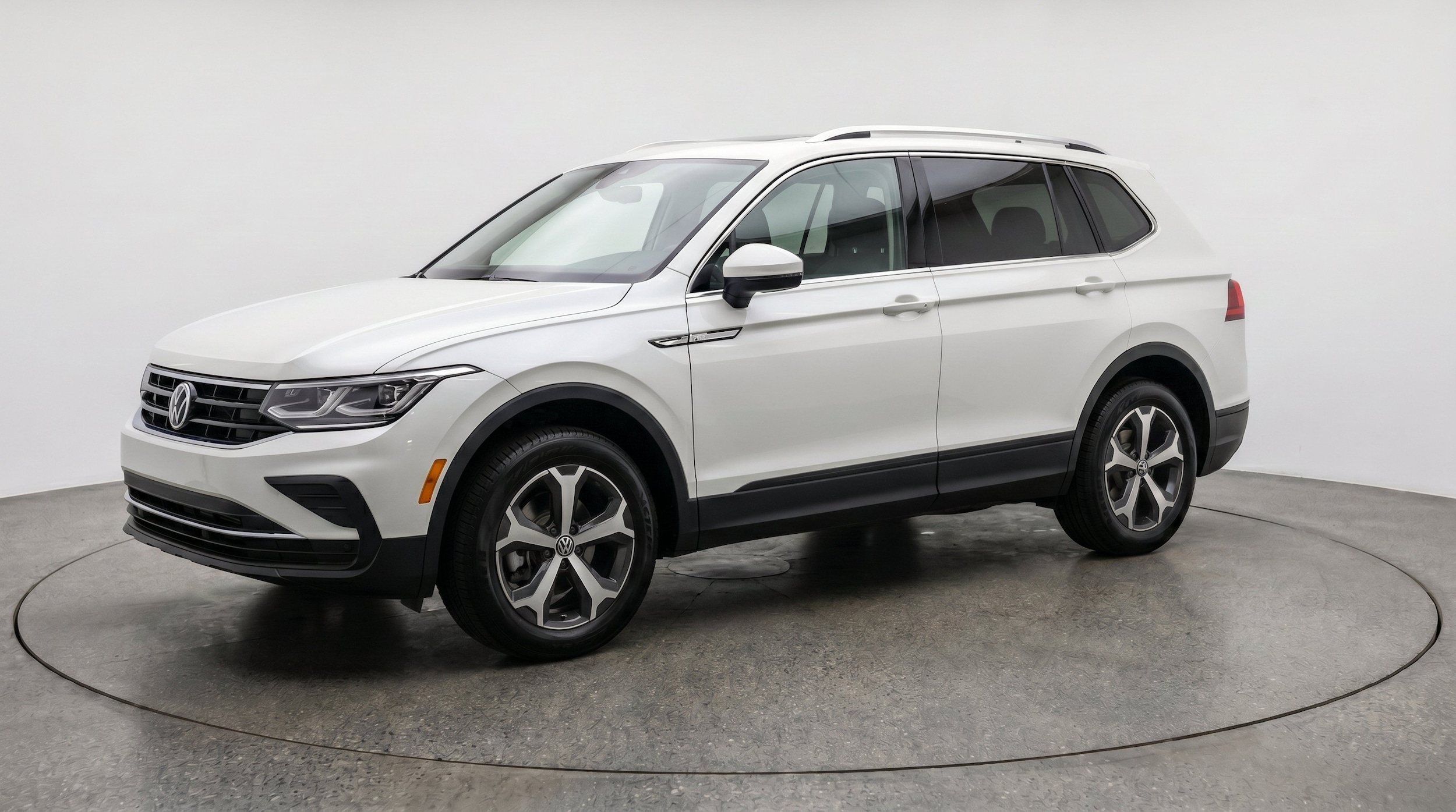 Thumbnail: 2026 Volkswagen Tiguan - 3