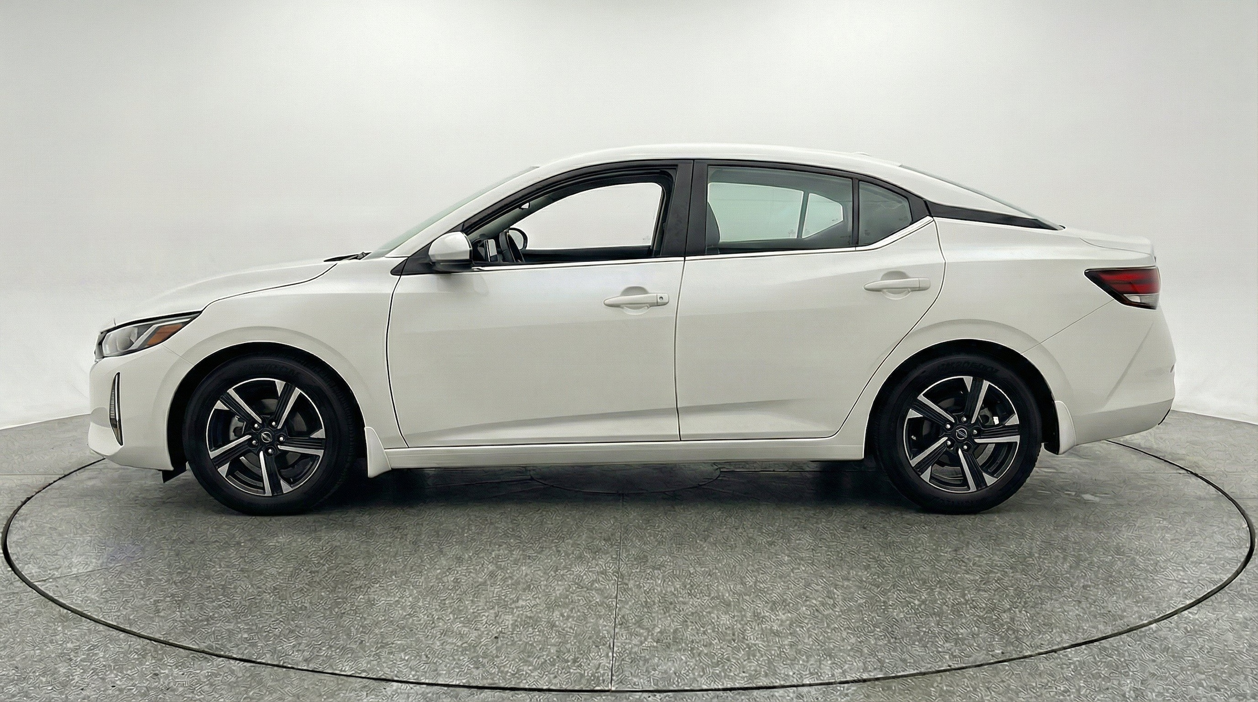 Thumbnail: 2025 Nissan Sentra - 5