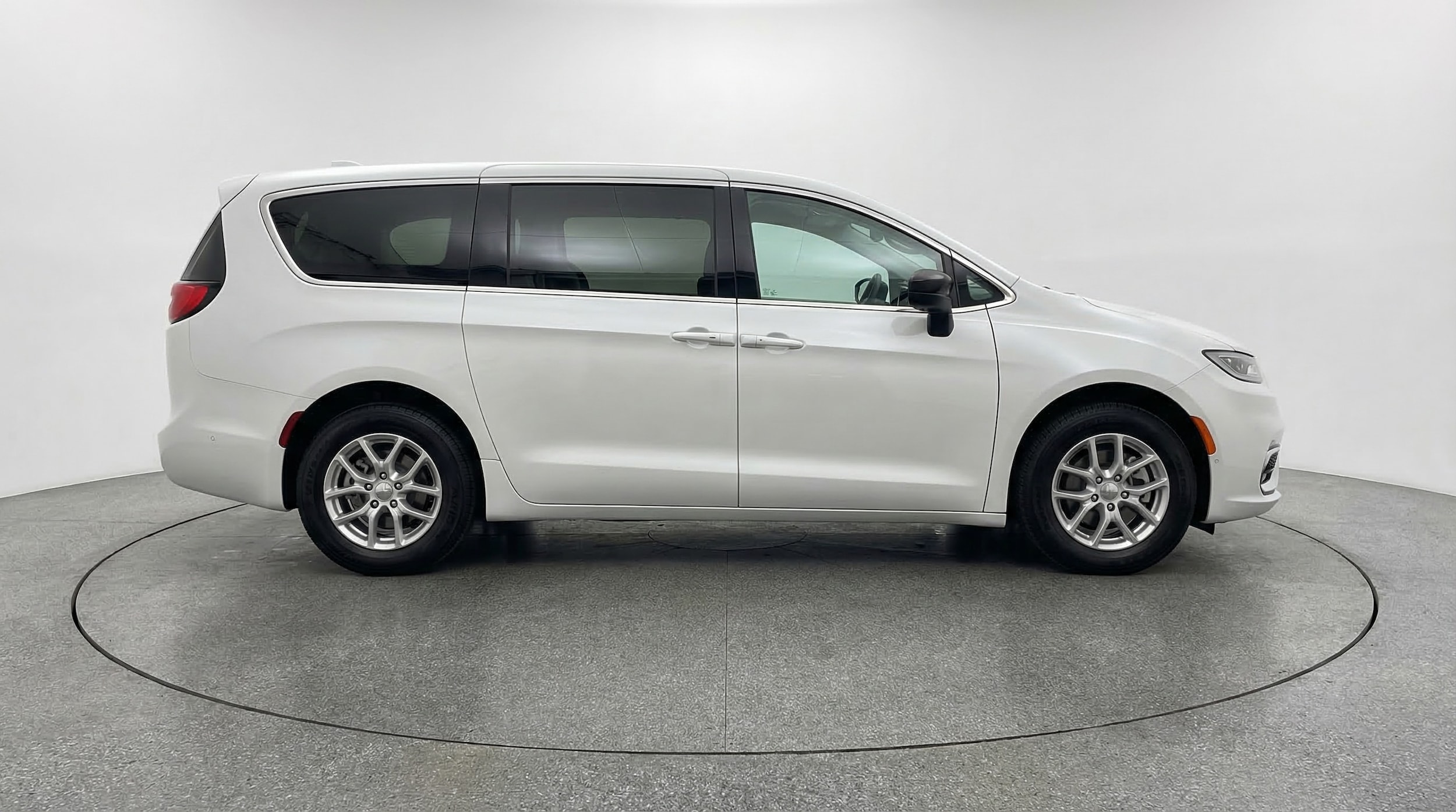 Thumbnail: 2024 Chrysler Voyager - 8