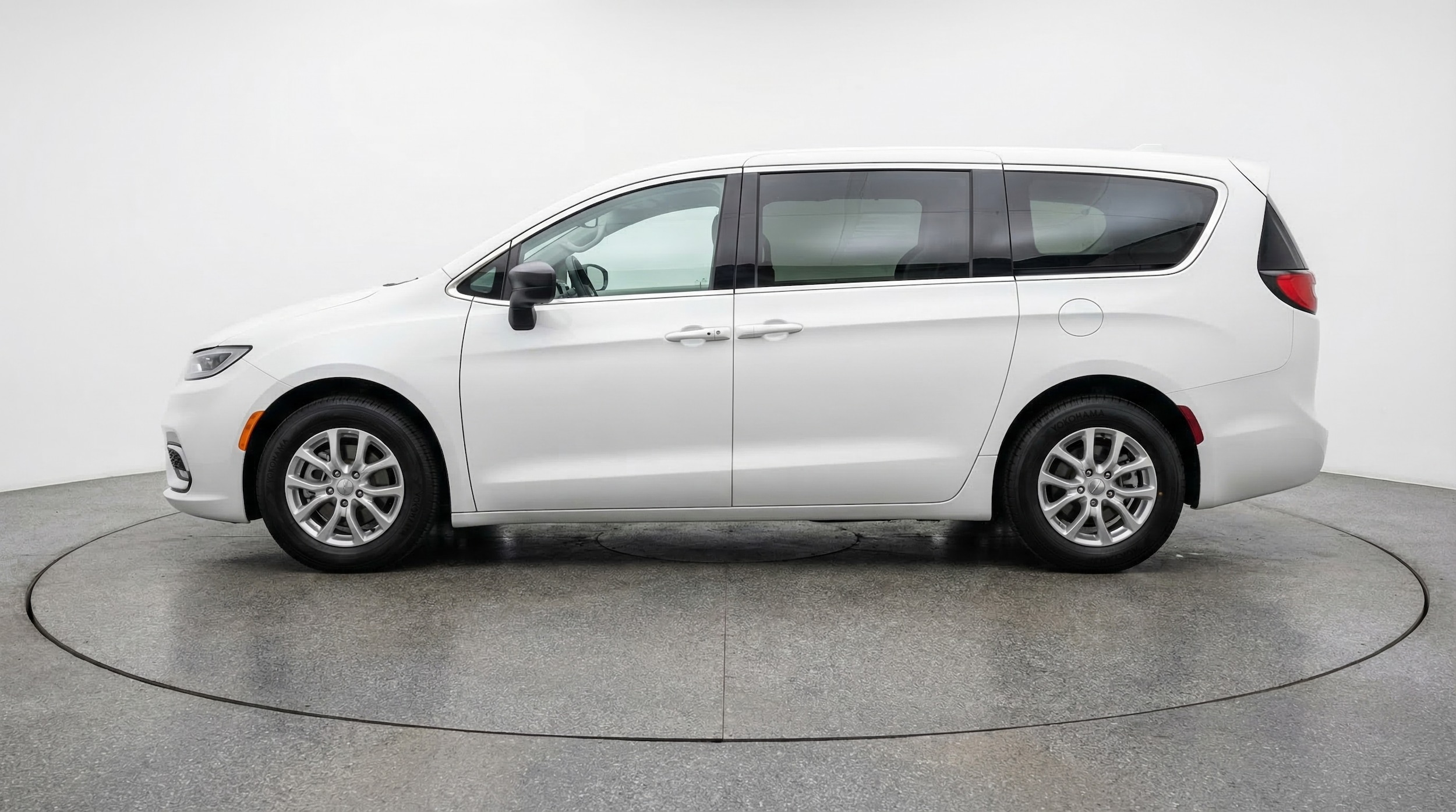 Thumbnail: 2024 Chrysler Voyager - 4