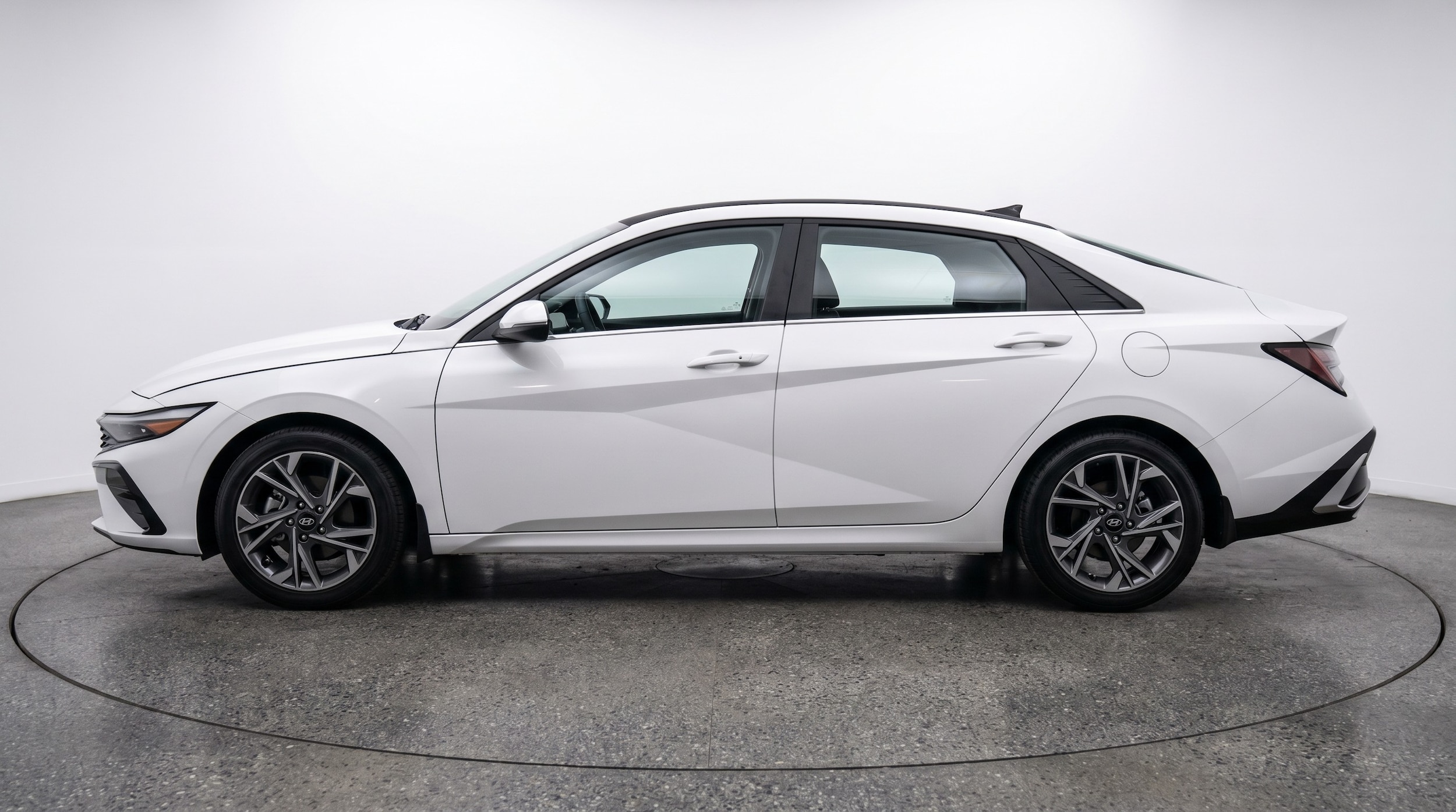 Thumbnail: 2025 Hyundai Elantra - 4