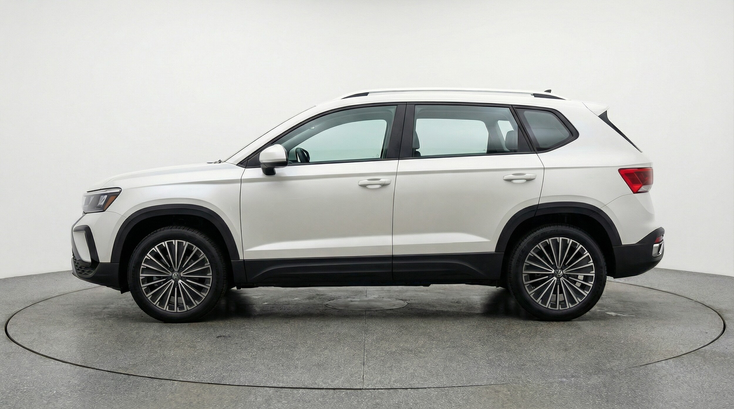 Thumbnail: 2025 Volkswagen Taos - 4