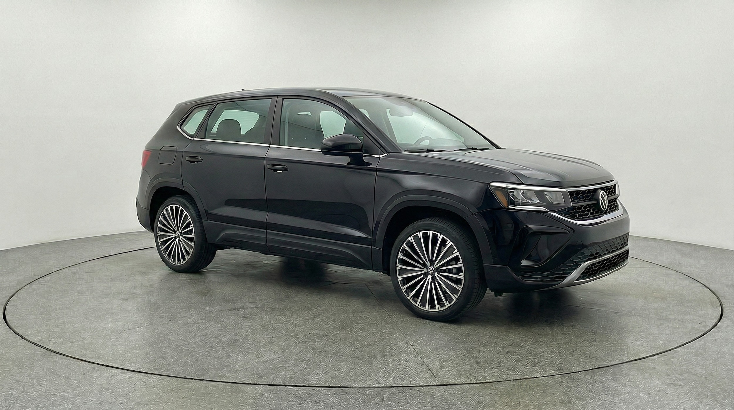 Thumbnail: 2025 Volkswagen Taos - 1