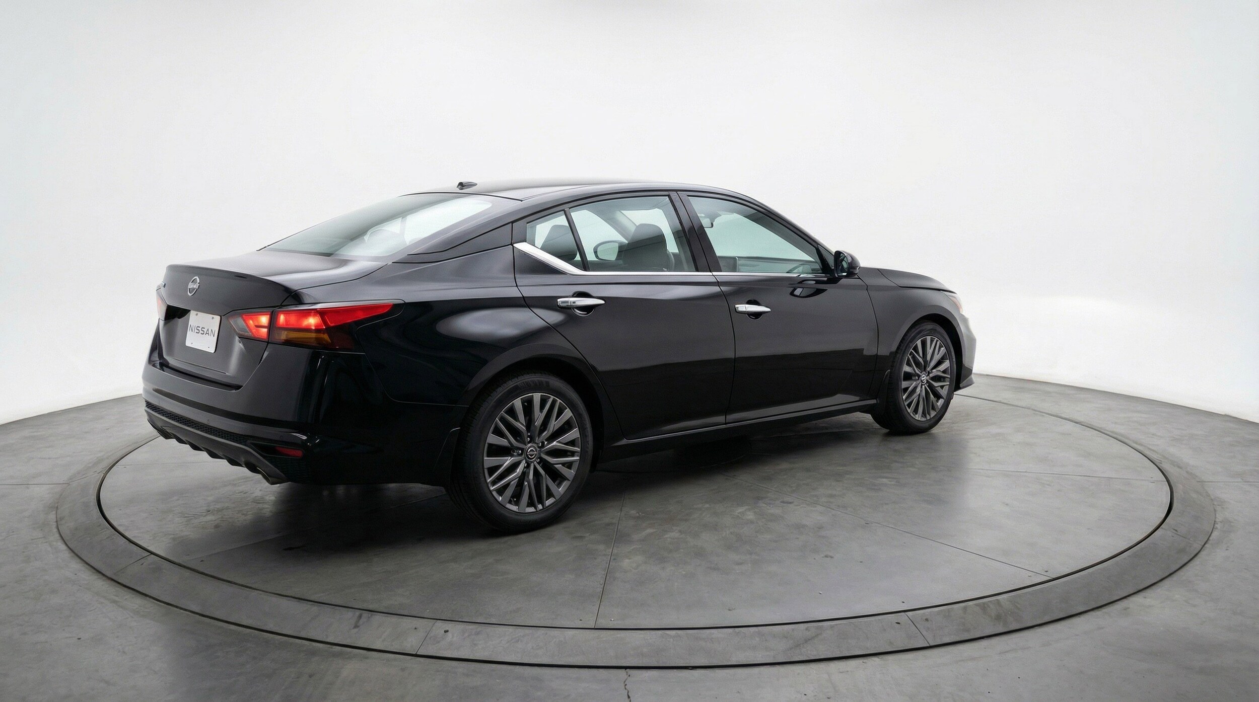 Thumbnail: 2025 Nissan Altima - 9