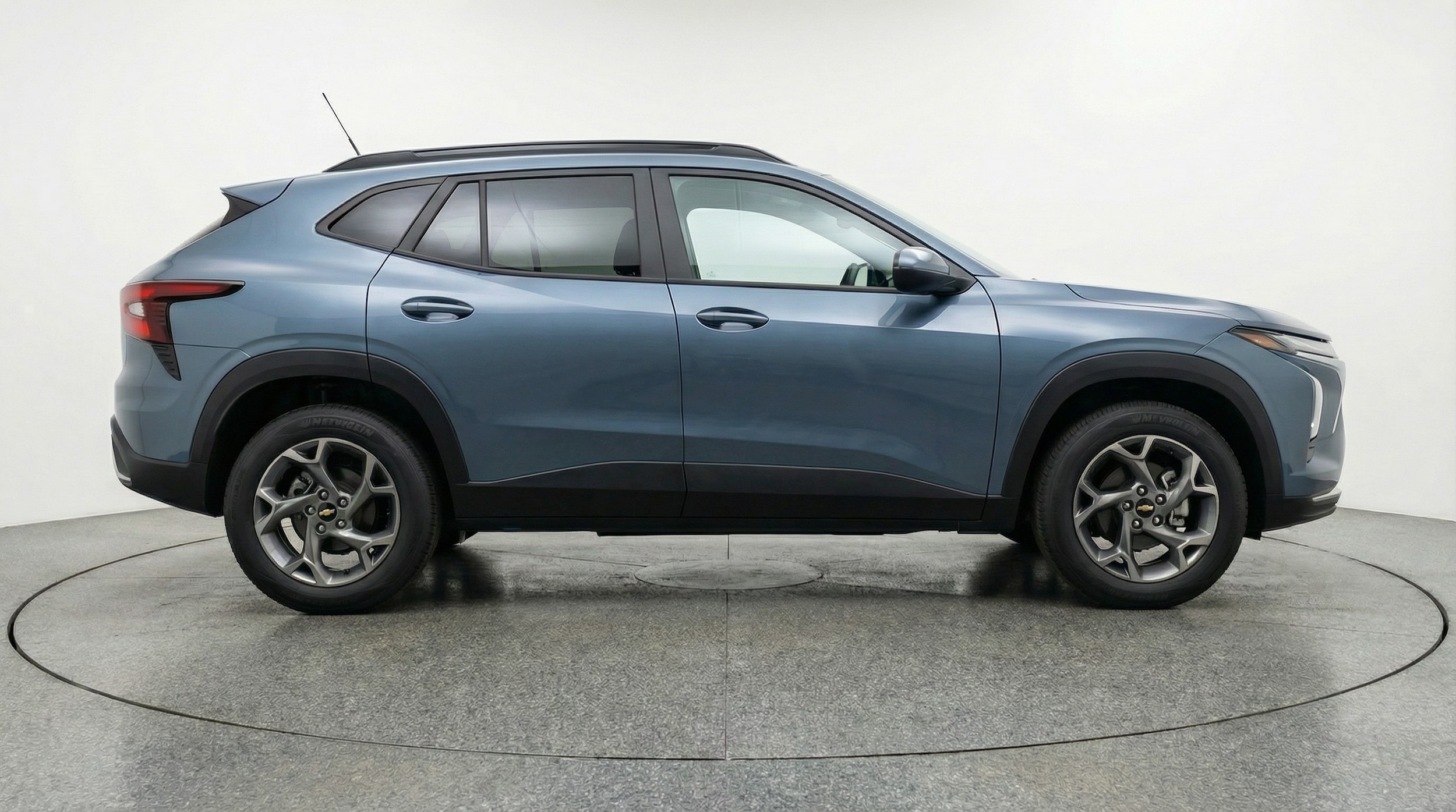 Thumbnail: 2025 Chevrolet Trax - 8