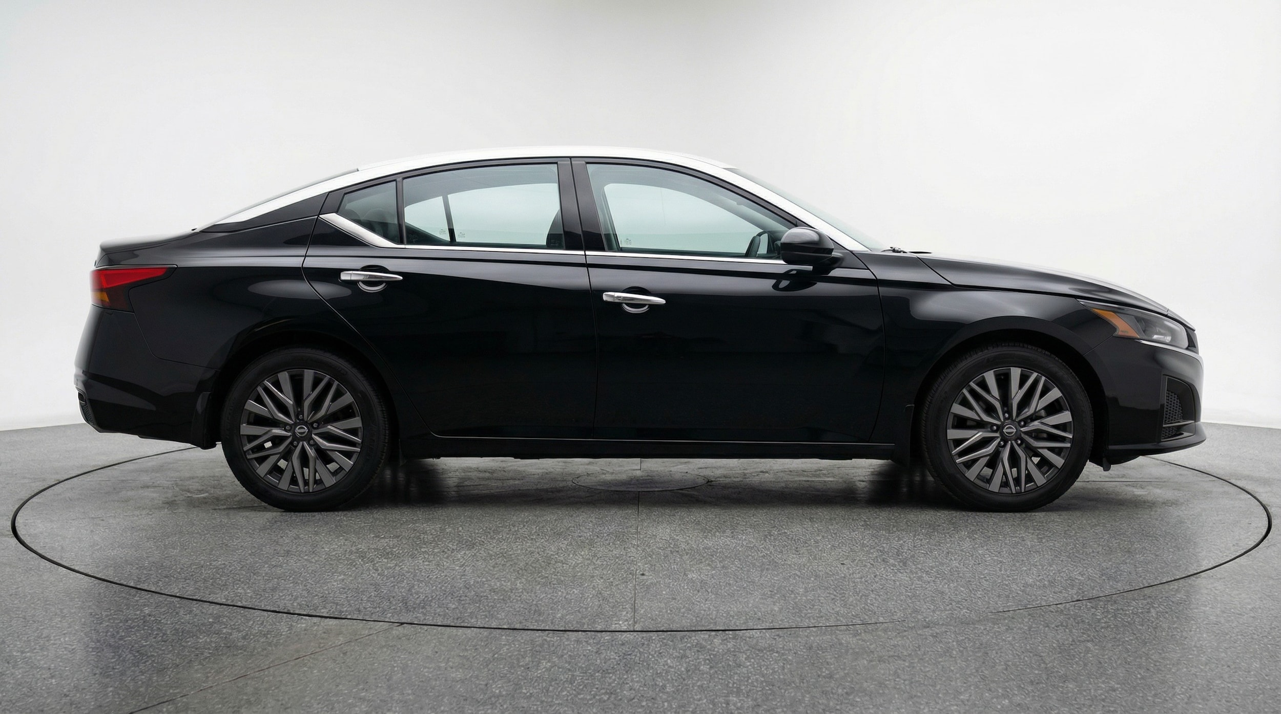 Thumbnail: 2025 Nissan Altima - 8