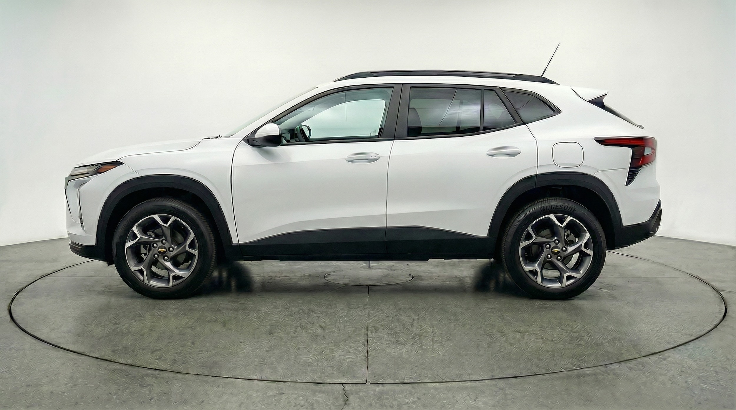 Thumbnail: 2025 Chevrolet Trax - 4