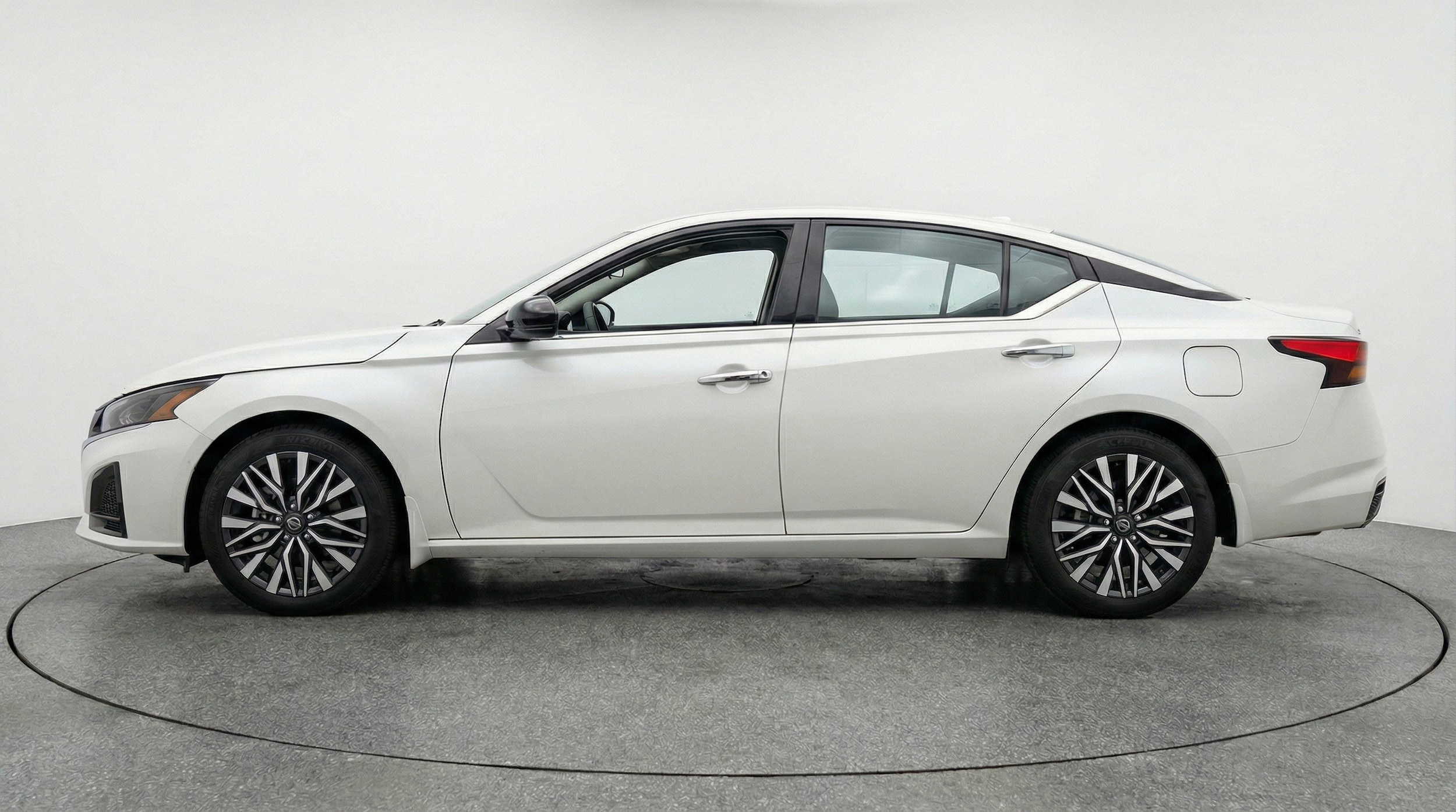 Thumbnail: 2025 Nissan Altima - 5