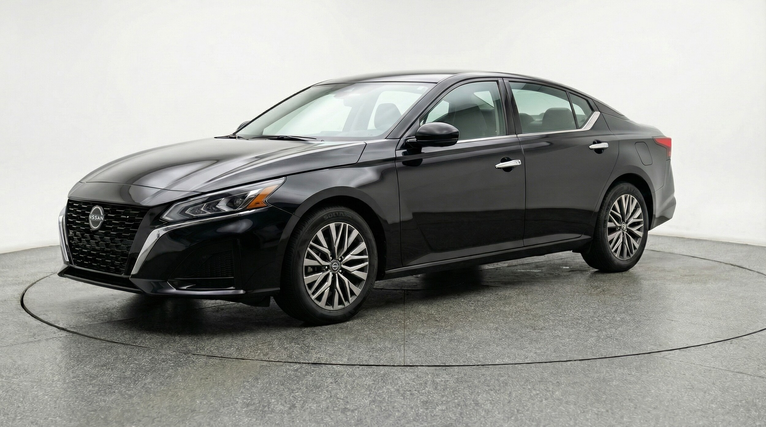 Thumbnail: 2025 Nissan Altima - 3