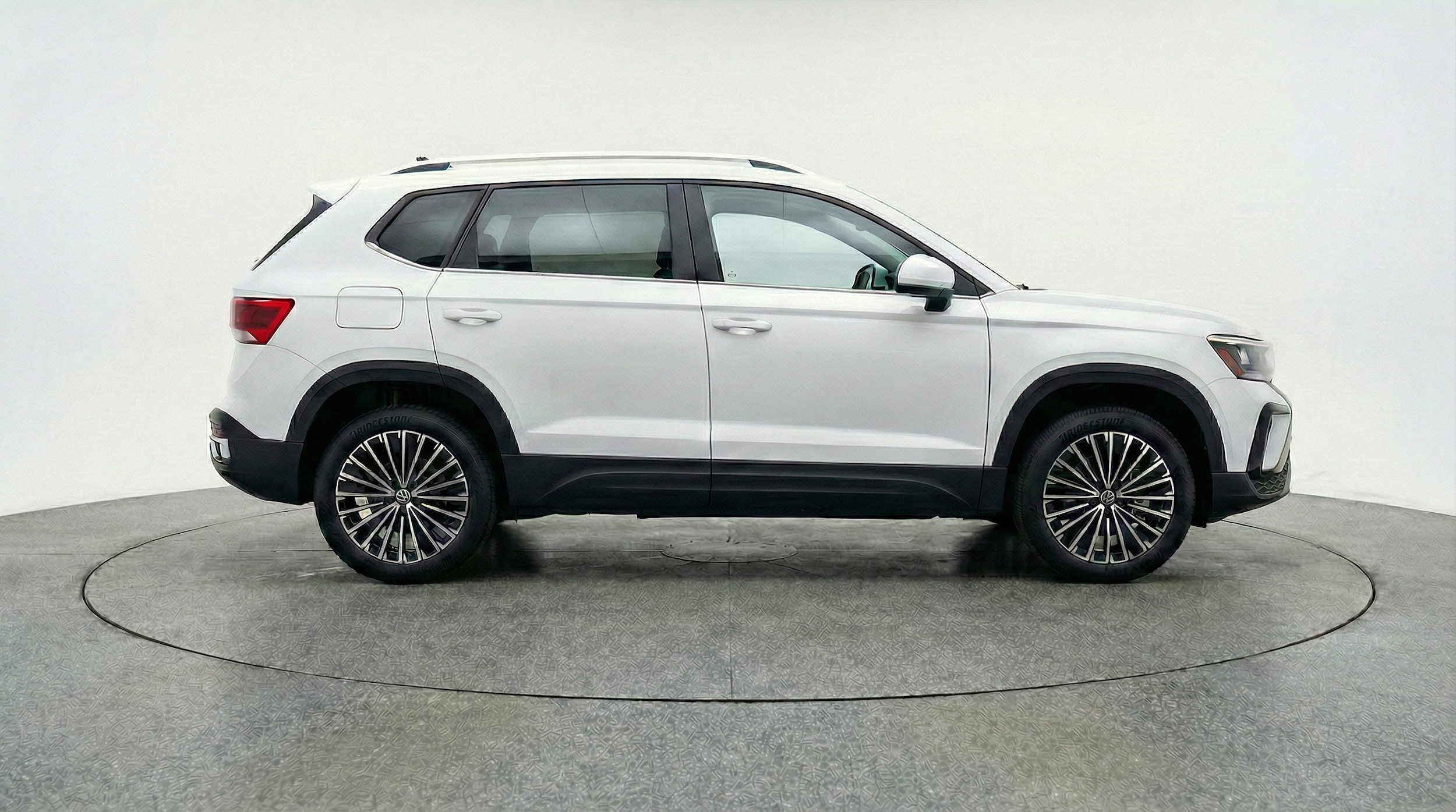 Thumbnail: 2025 Volkswagen Taos - 8