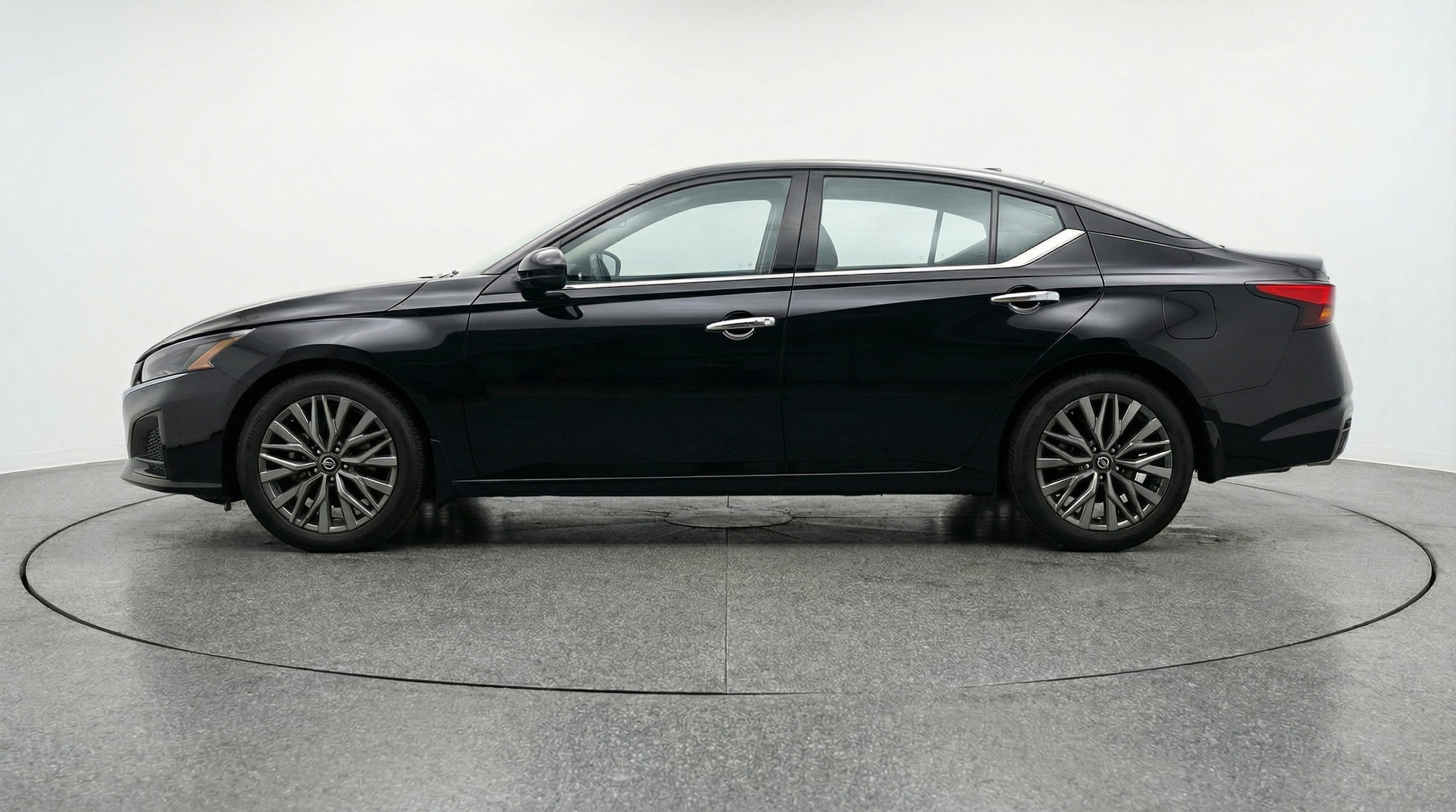 Thumbnail: 2025 Nissan Altima - 4