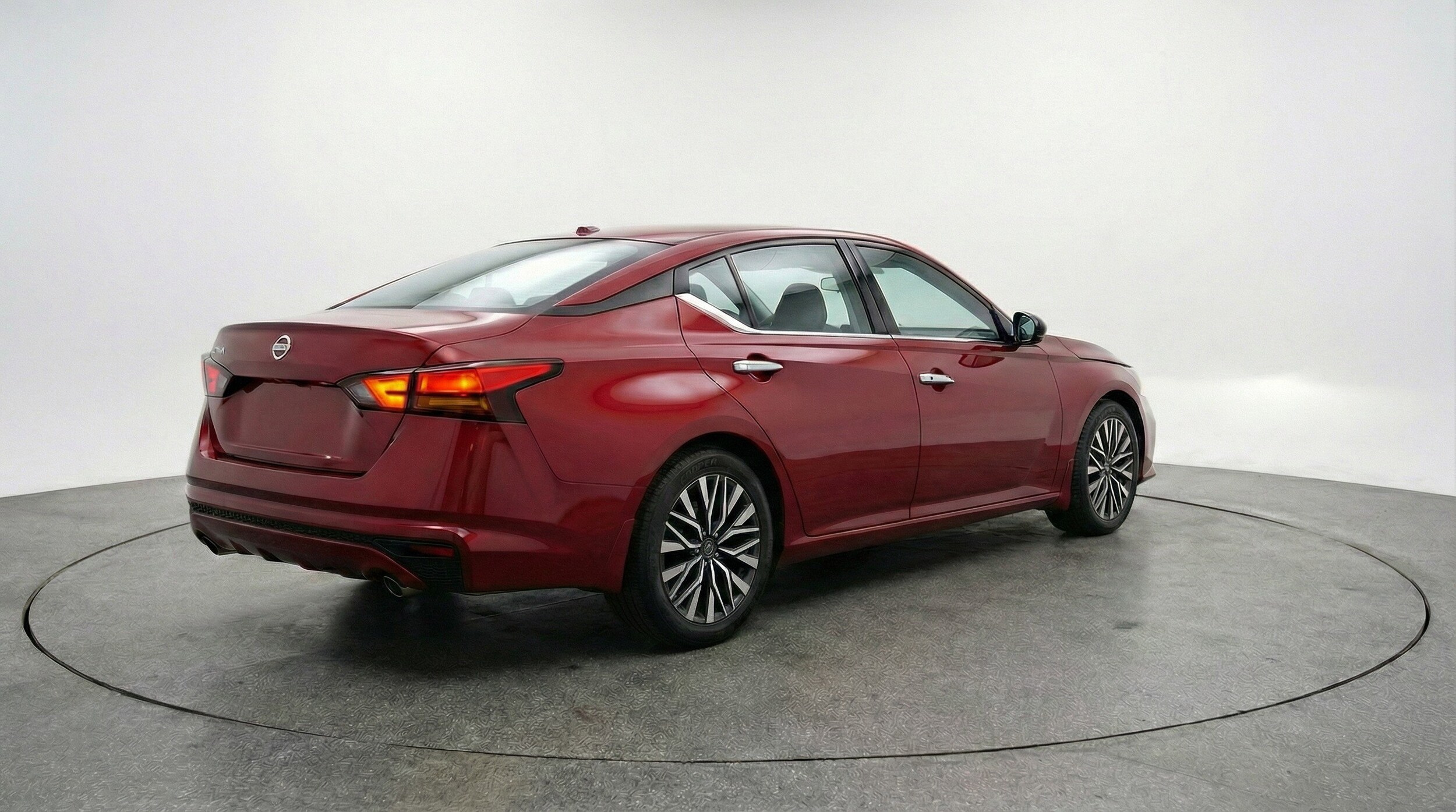 Thumbnail: 2025 Nissan Altima - 9