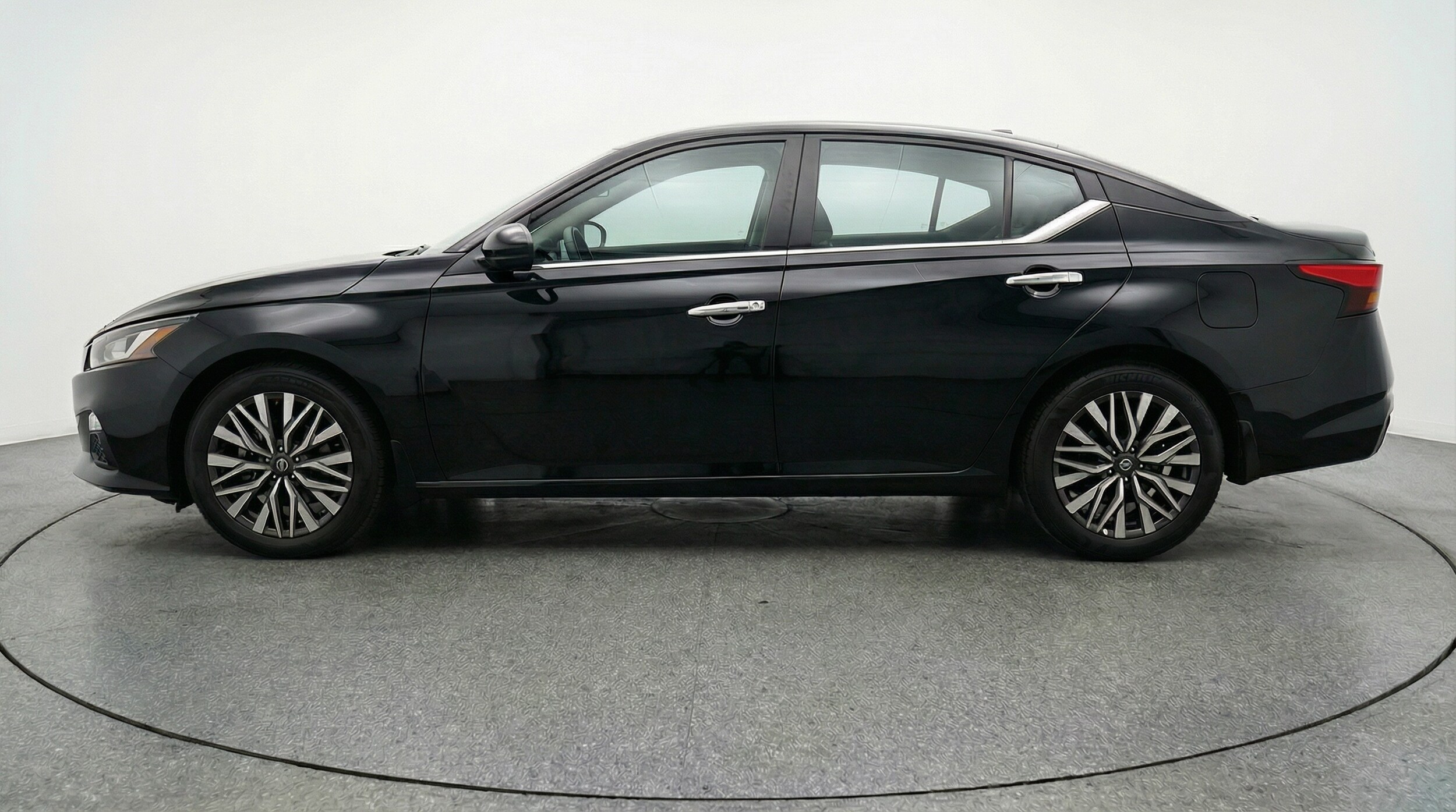 Thumbnail: 2025 Nissan Altima - 4