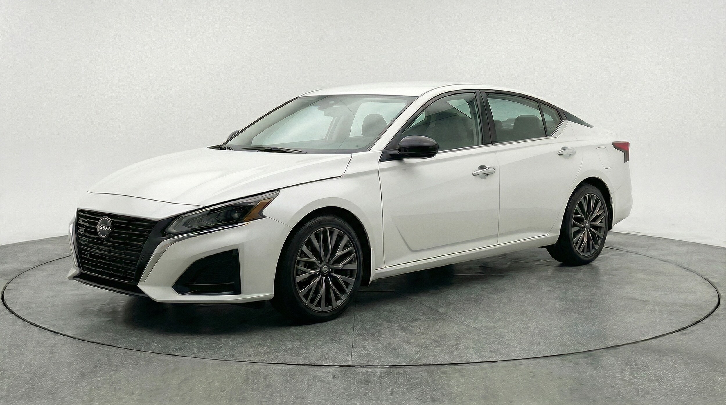 Thumbnail: 2025 Nissan Altima - 3