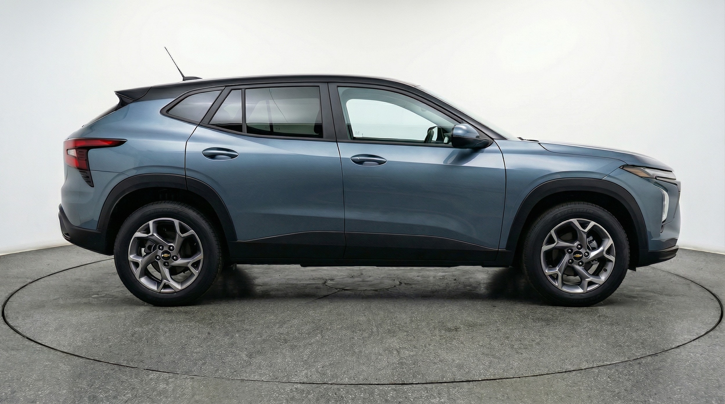 Thumbnail: 2025 Chevrolet Trax - 8