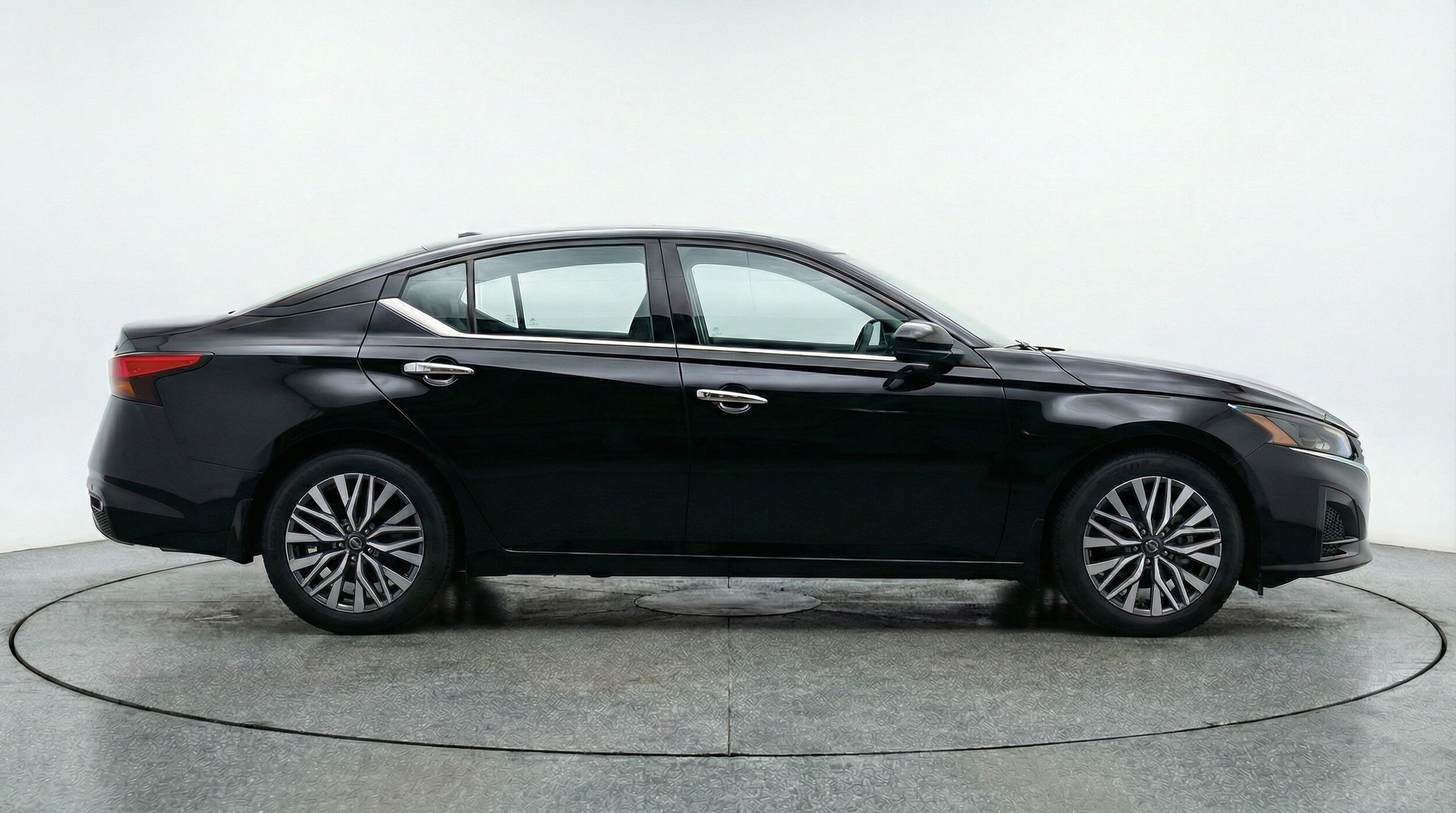 Thumbnail: 2025 Nissan Altima - 8