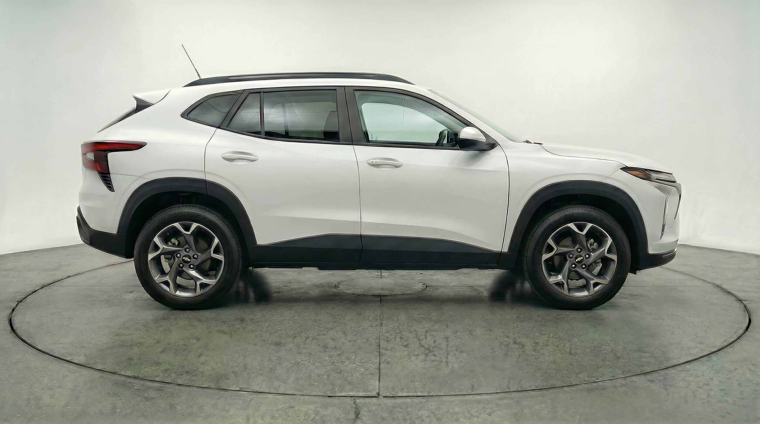 Thumbnail: 2025 Chevrolet Trax - 8