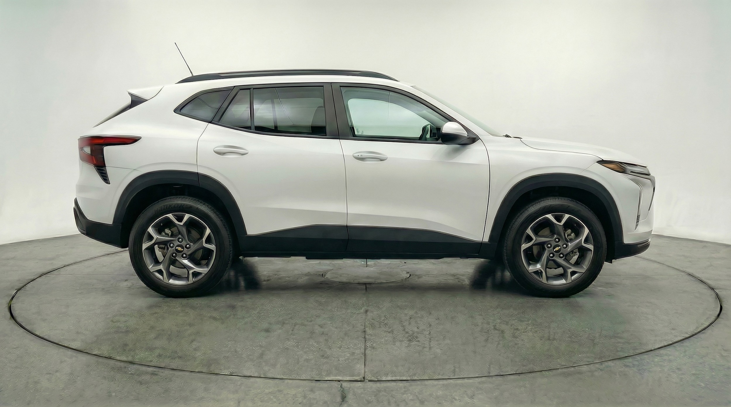 Thumbnail: 2025 Chevrolet Trax - 8