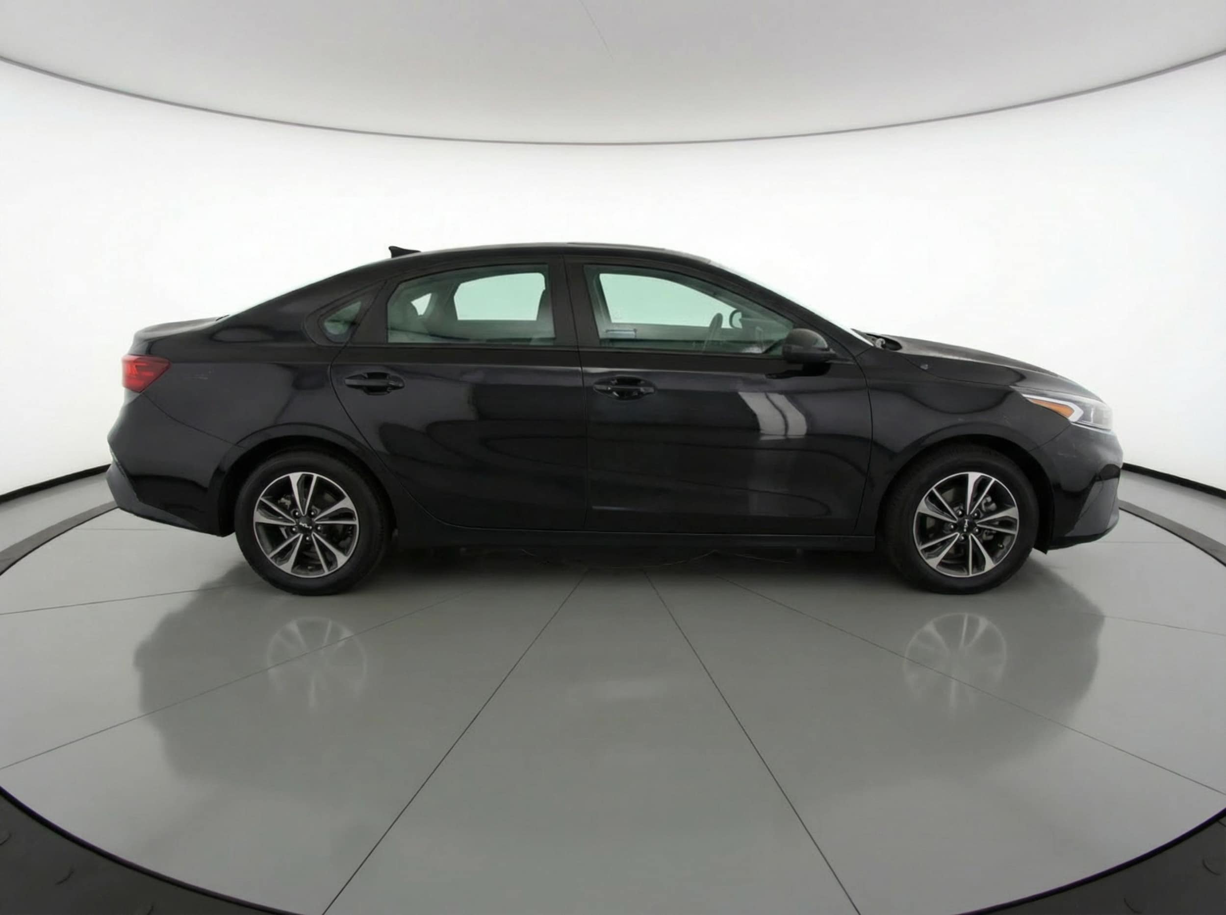 Thumbnail: 2023 Kia Forte - 8