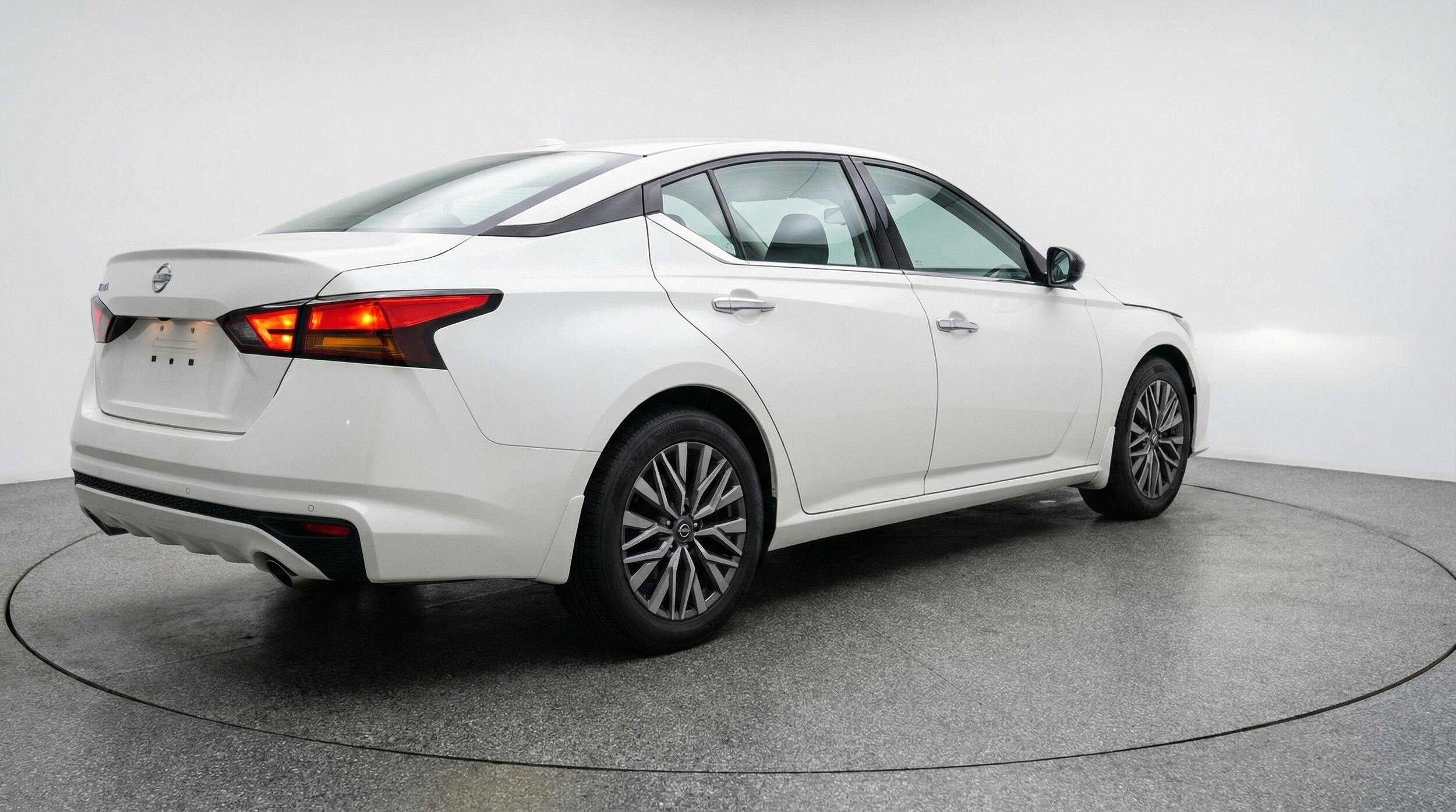 Thumbnail: 2025 Nissan Altima - 9