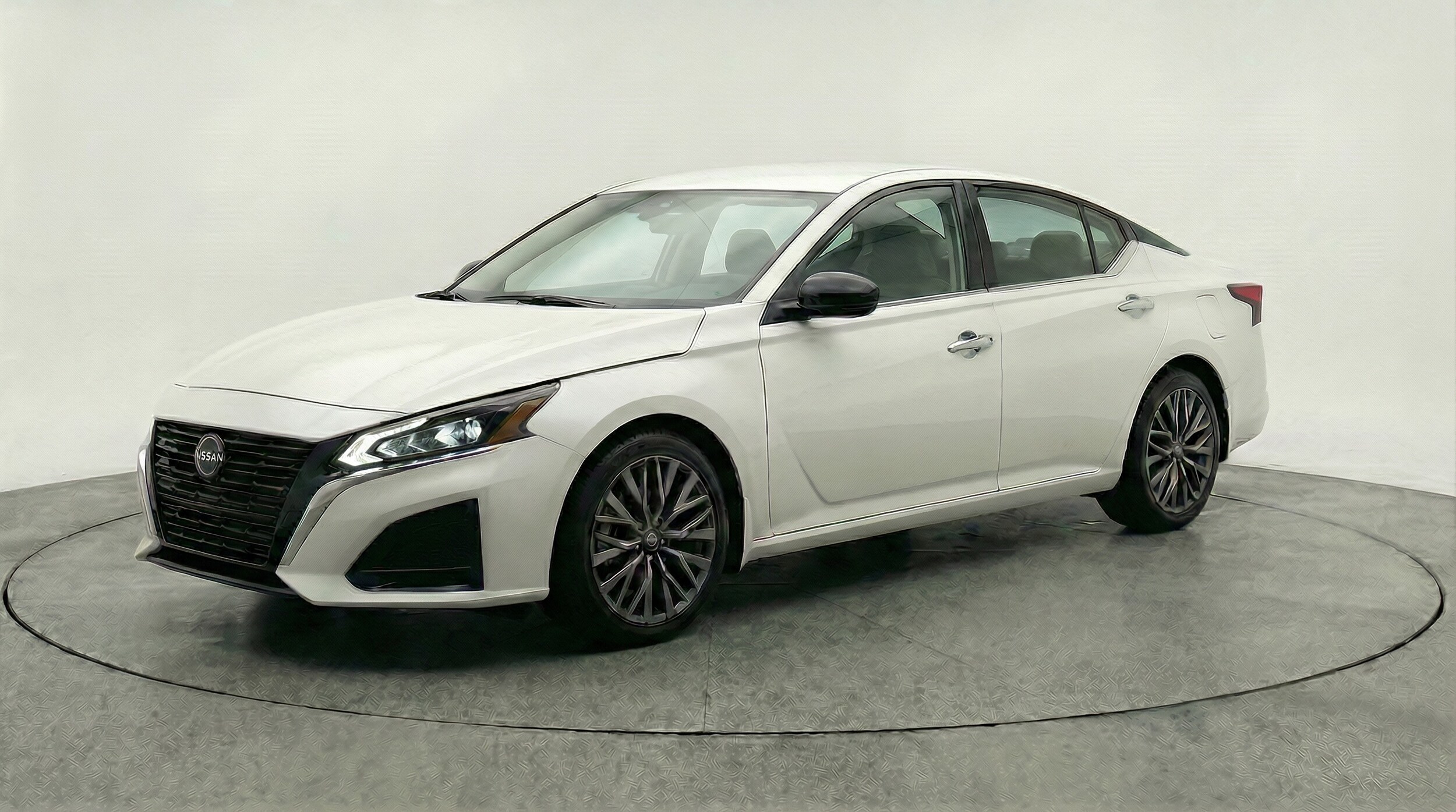 Thumbnail: 2025 Nissan Altima - 3