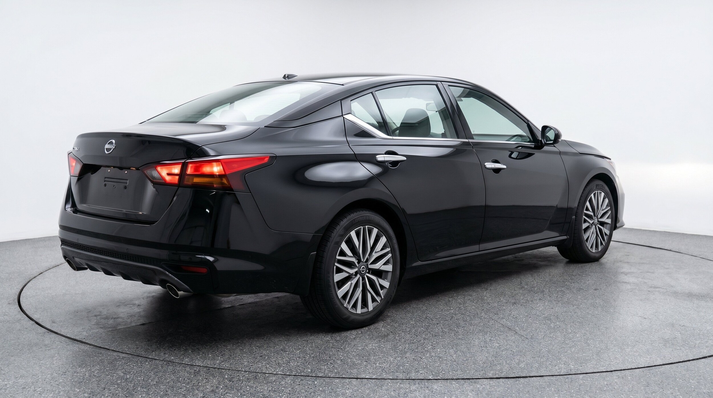 Thumbnail: 2025 Nissan Altima - 9