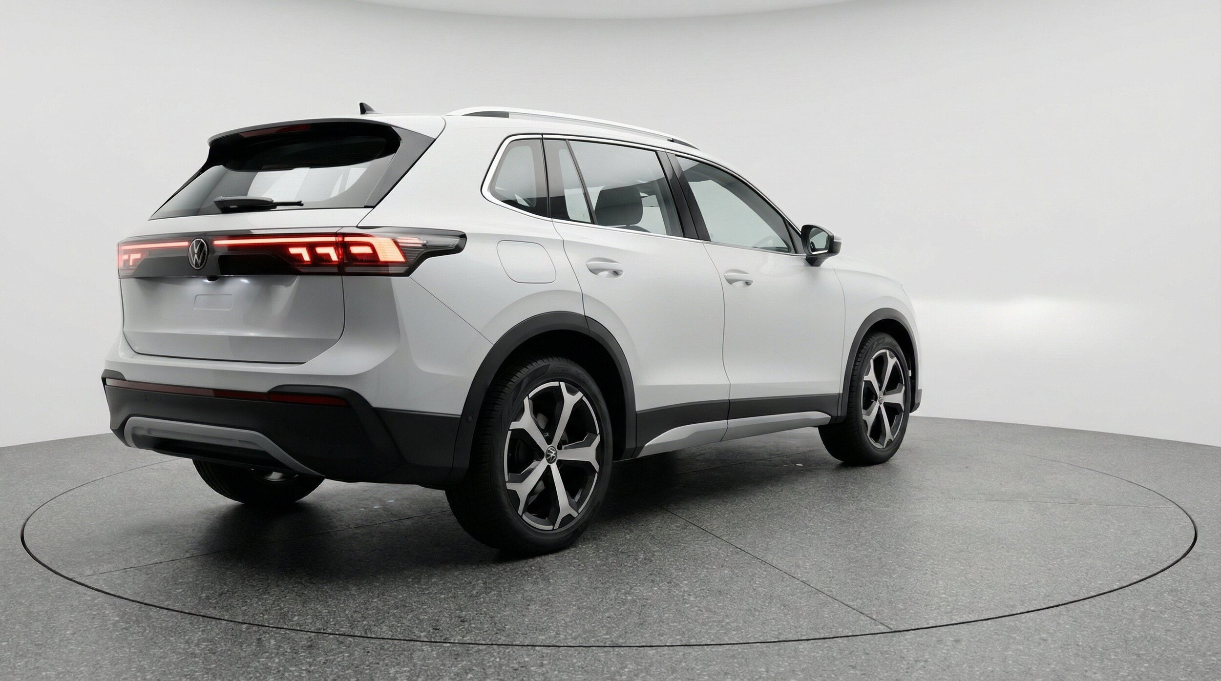 Thumbnail: 2026 Volkswagen Tiguan - 9