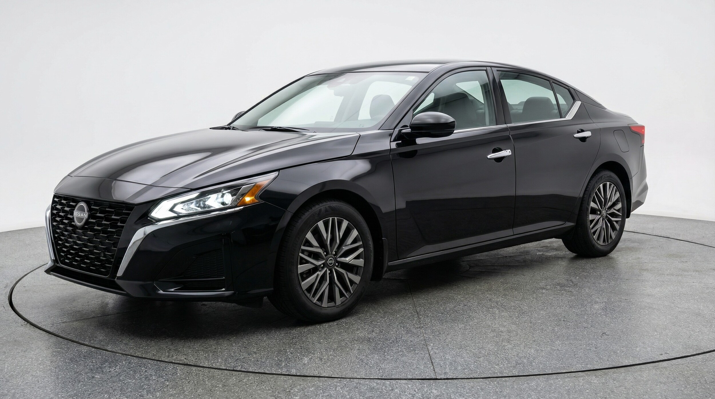 Thumbnail: 2025 Nissan Altima - 3