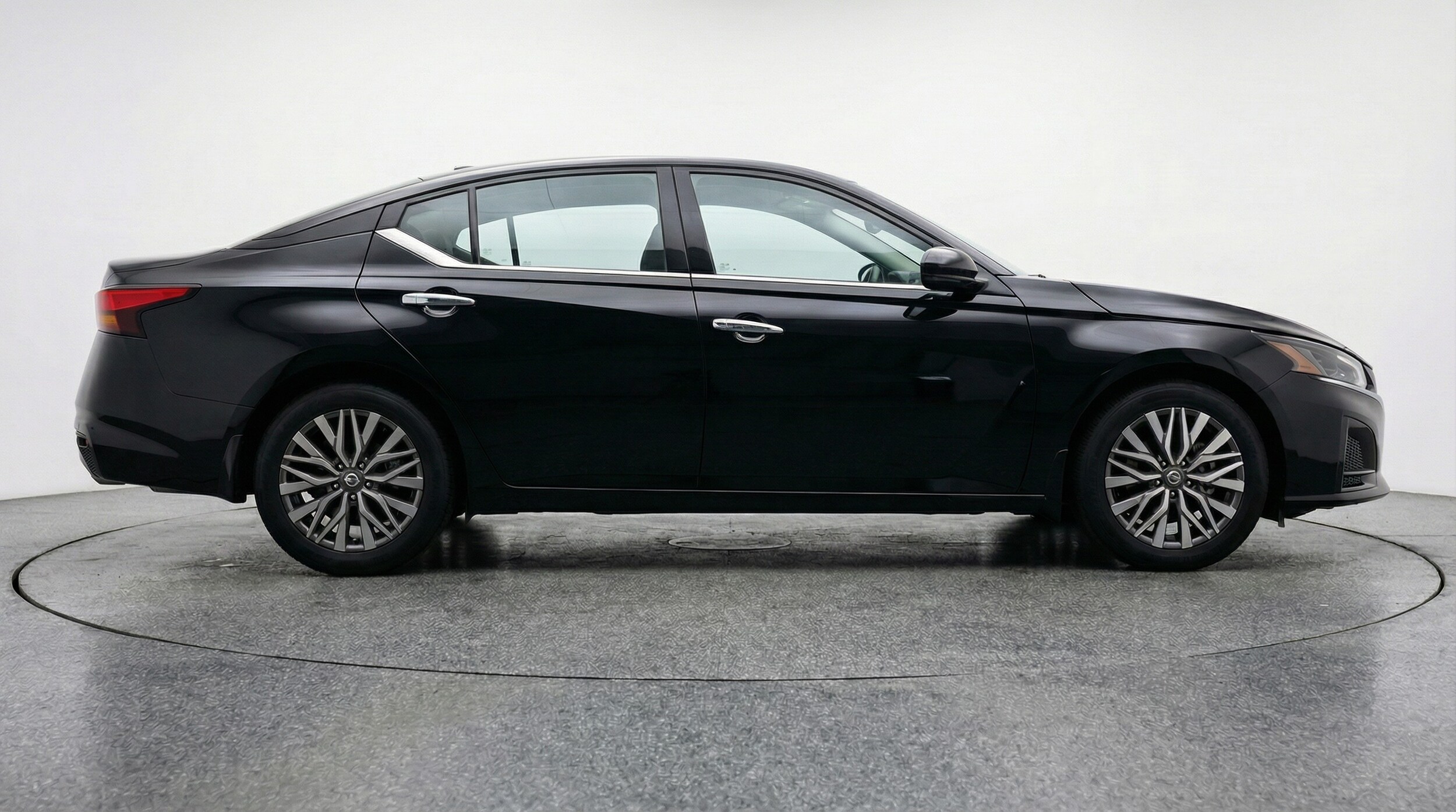 Thumbnail: 2025 Nissan Altima - 8