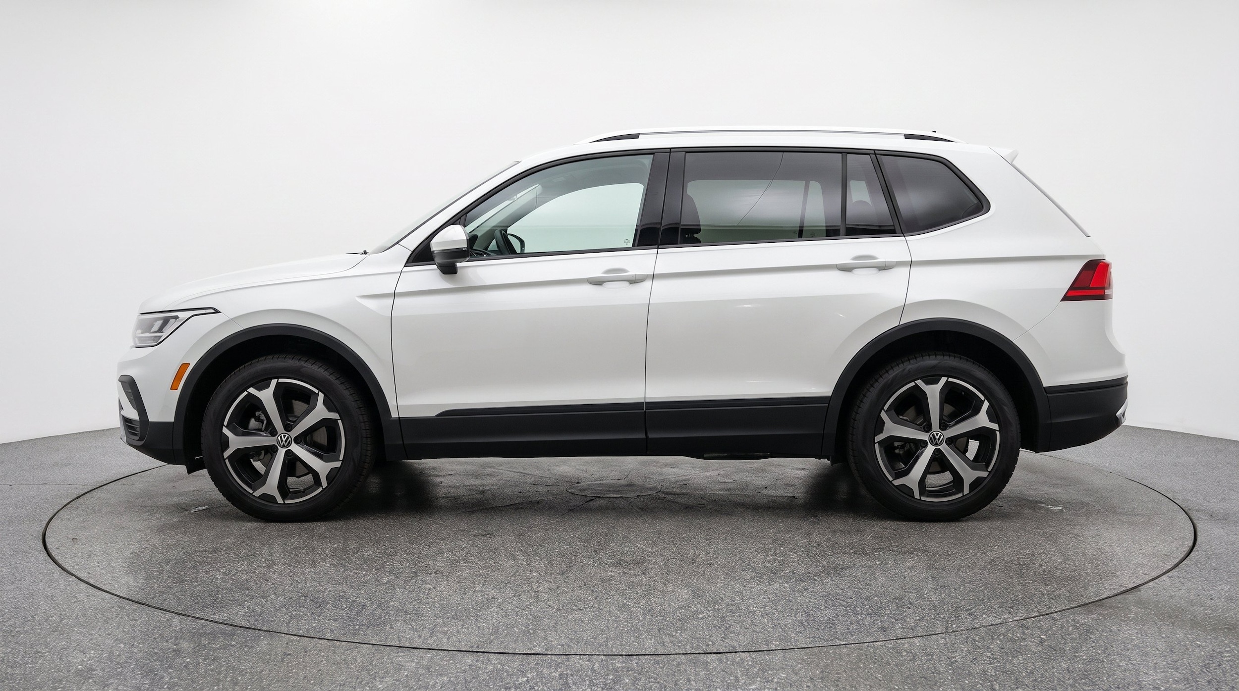 Thumbnail: 2026 Volkswagen Tiguan - 5