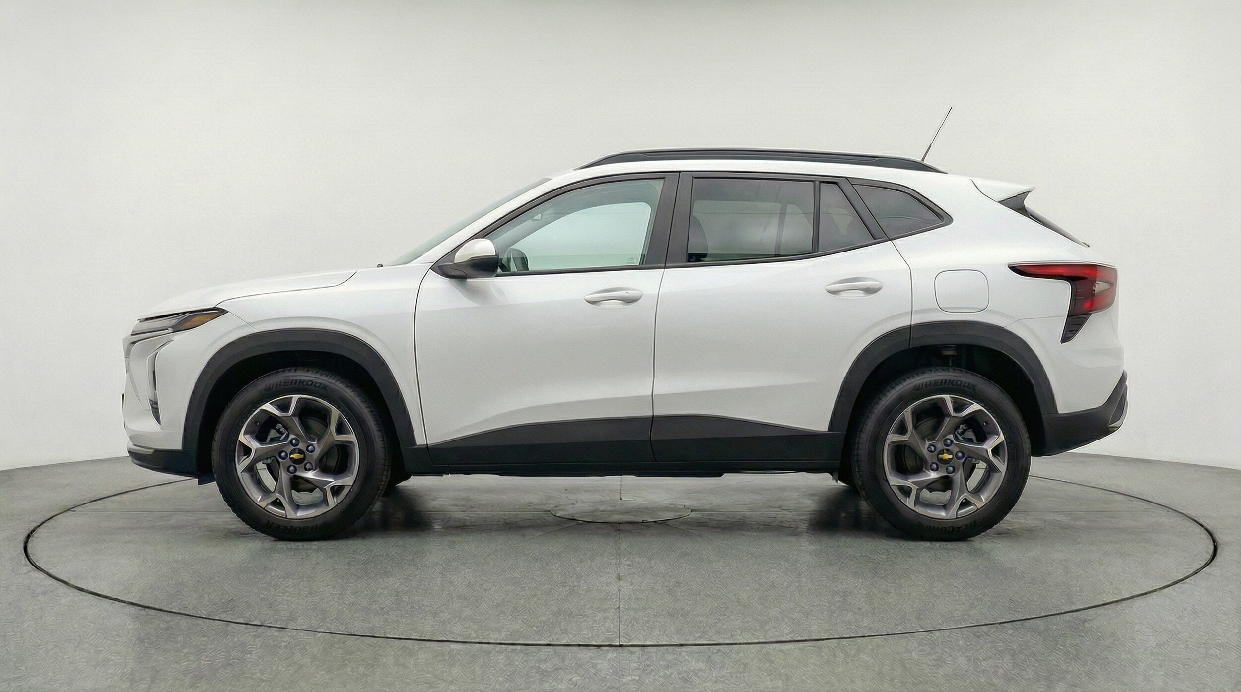 Thumbnail: 2025 Chevrolet Trax - 4